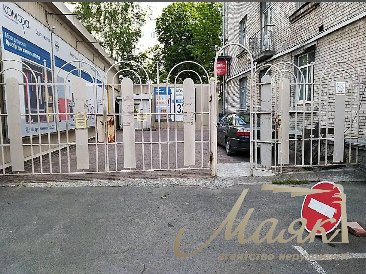 Продаж СКЛАДУ-МАГАЗИНУ, 1800м2, Лук'янівка