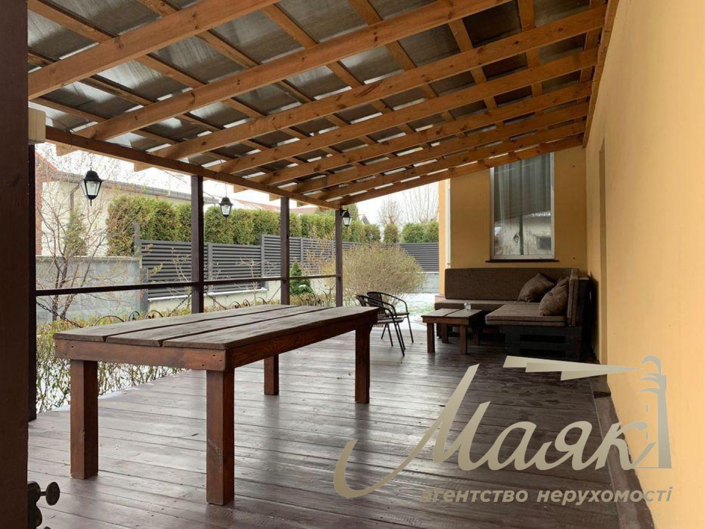 Rent a house 300m2 in the village of Kozin, ulitsa Nova,70