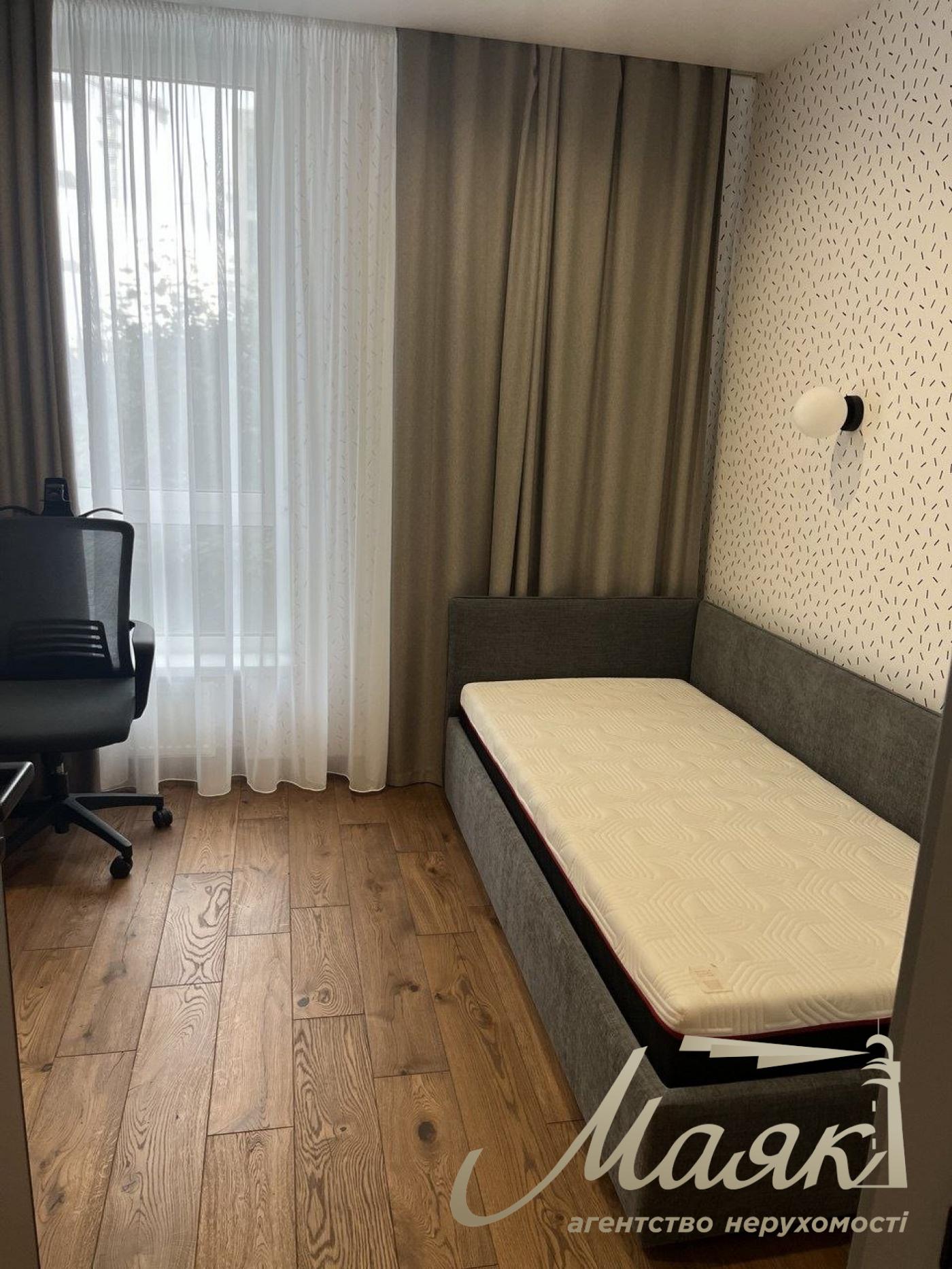 Продажа 4-комнатной квартиры с ремонтом 107 м² в ЖК «Файна Таун», 2/5 этаж, Киев, Шевченковский район, низкий этаж, ул. Салютная.