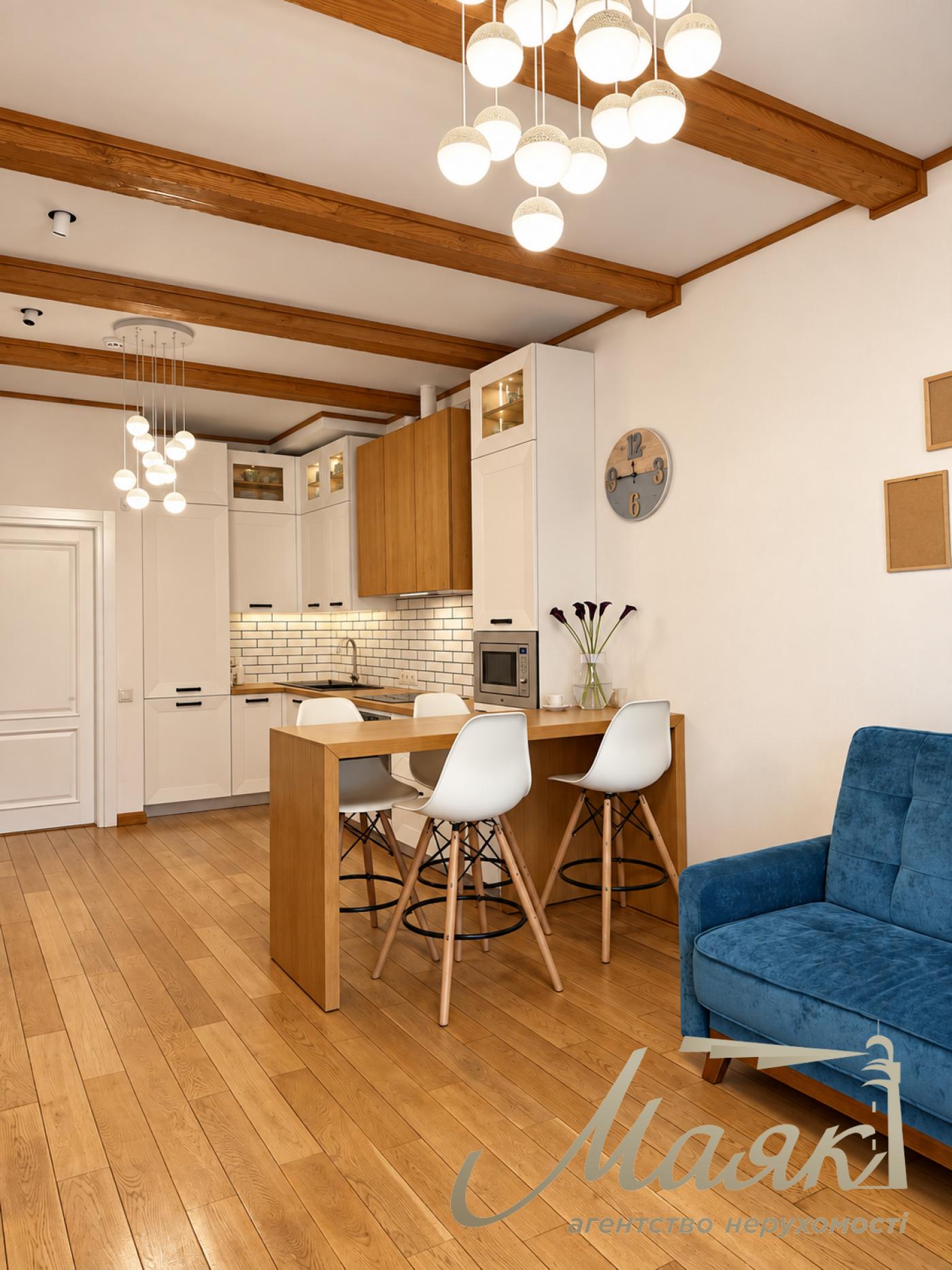 For sale: a 3-story, 95 m² renovated house/townhouse in the village of Khodosivka, Obukhiv District, Kyiv Oblast, with a basement and gas service. 