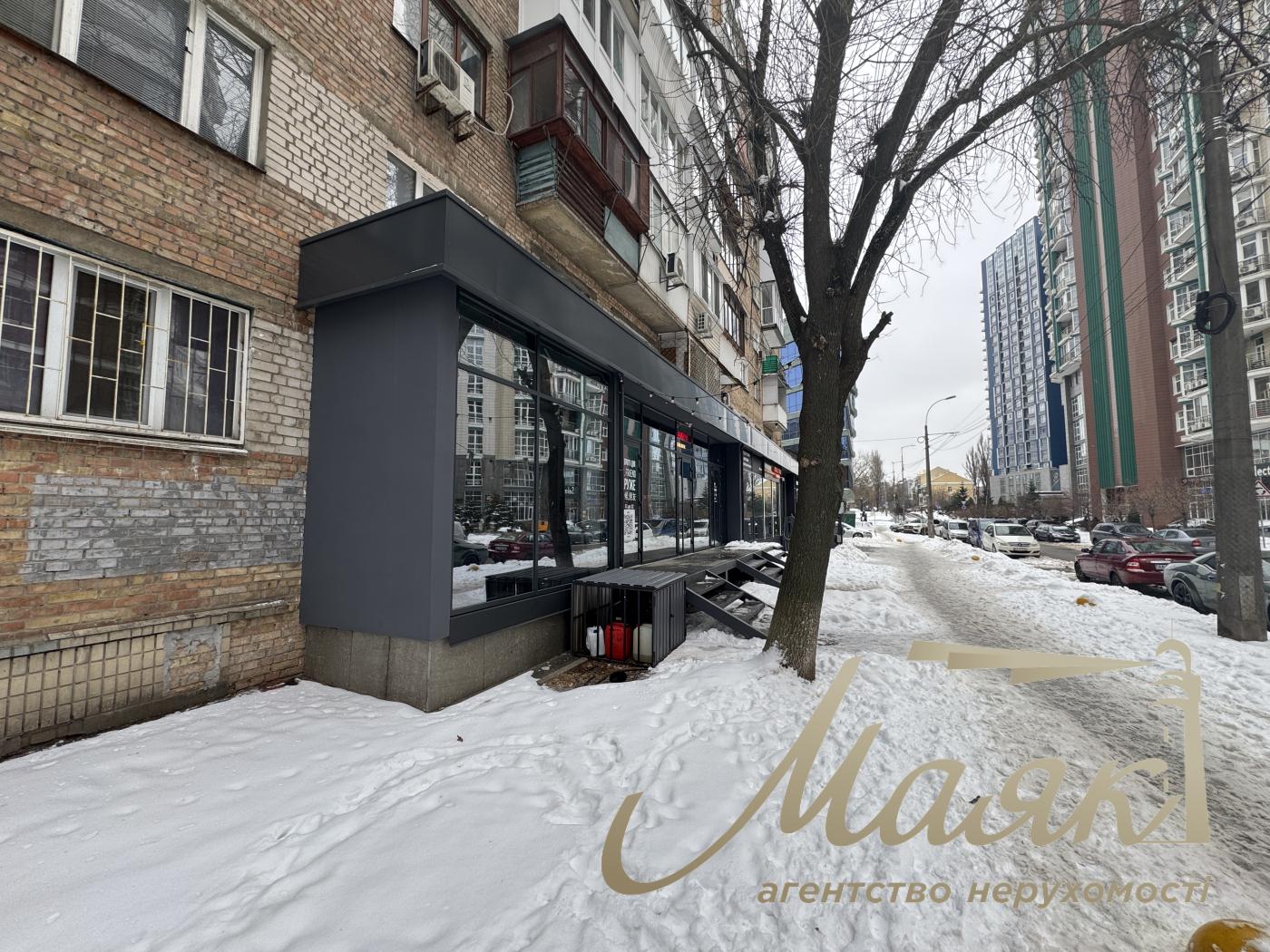 Оренда фасадного приміщення 30 м² 15 кВт окрема витяжка перший поверх