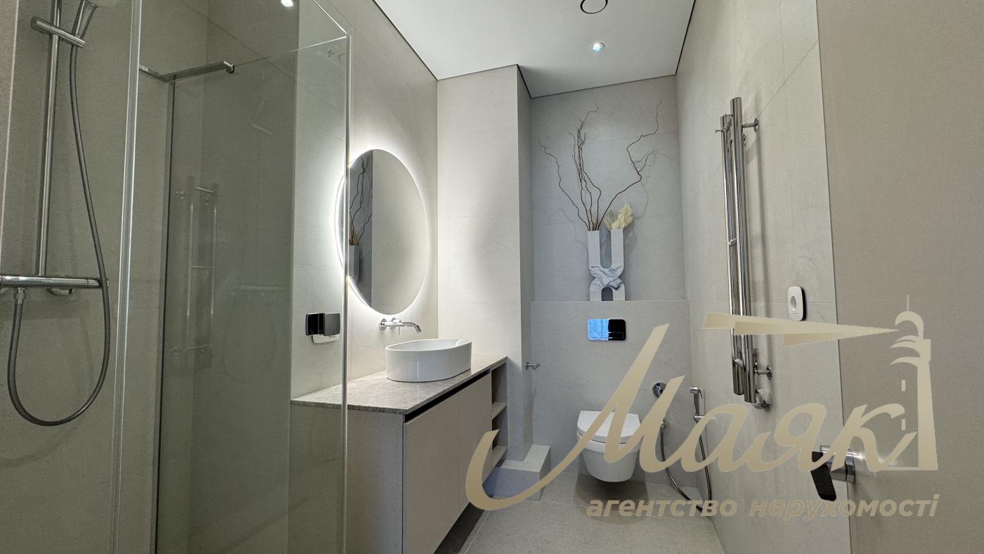 For sale 3-room apartment Residential Complex Novopecherskie Lipki, Dragomirova str.