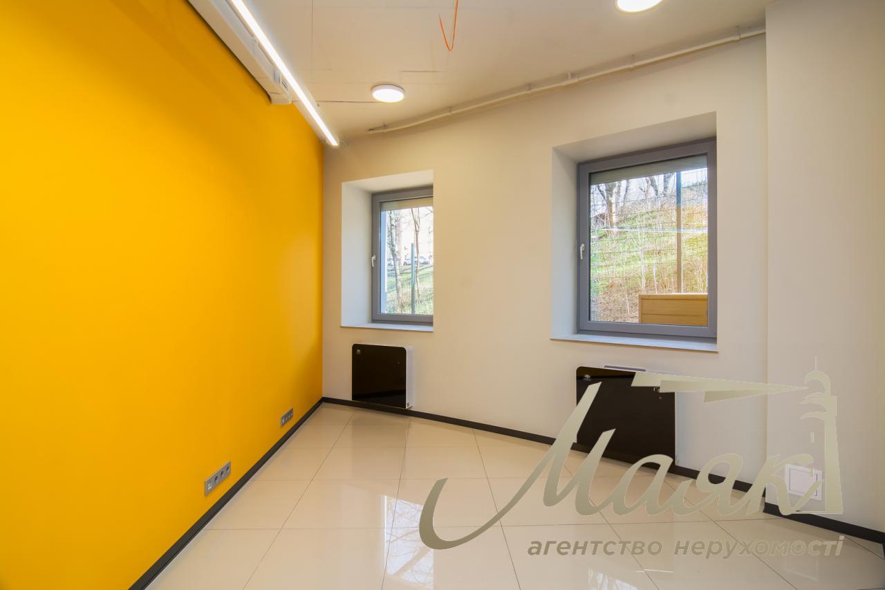 Office space for rent, brand-new, 240 m², near the Dvorets Sporta metro station