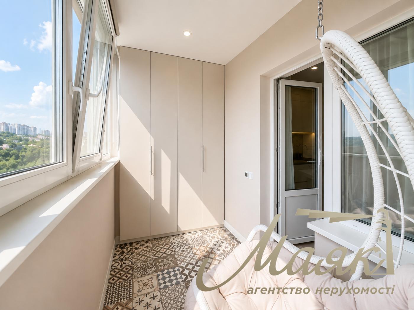 Продажа видовой 1-комнатной квартиры 54,4 м² , ЖК The Lakes , Голосеевский район, Киев,по адресу переулок Ясиноватский, 11.