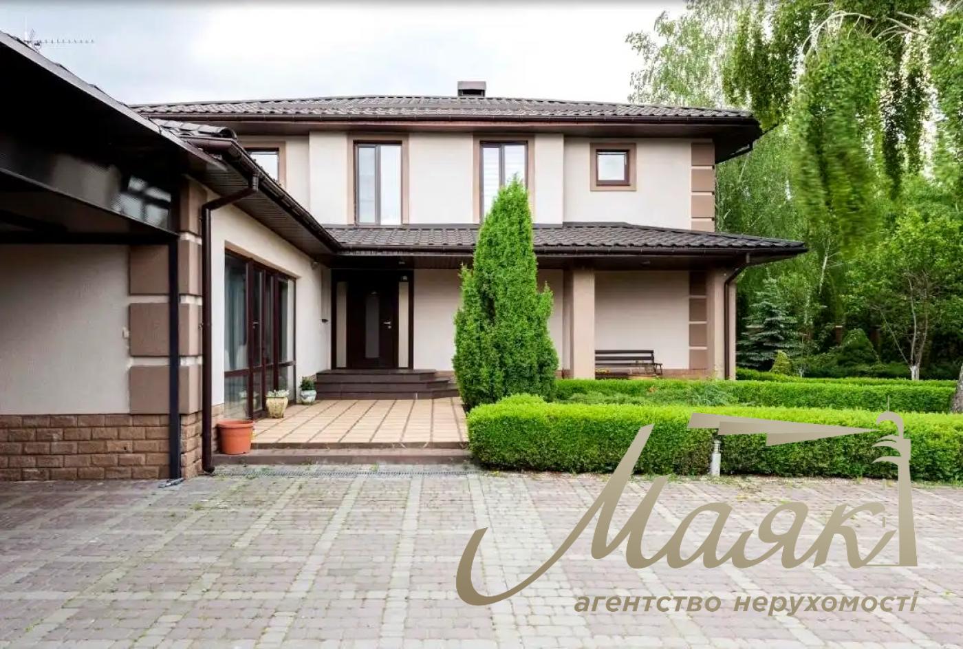 Оренда стильного дворівневого будинку площею 340 м² з каміном, терасою та ландшафтним дизайном, с. Креничі, Обухівський напрямок, Київська область