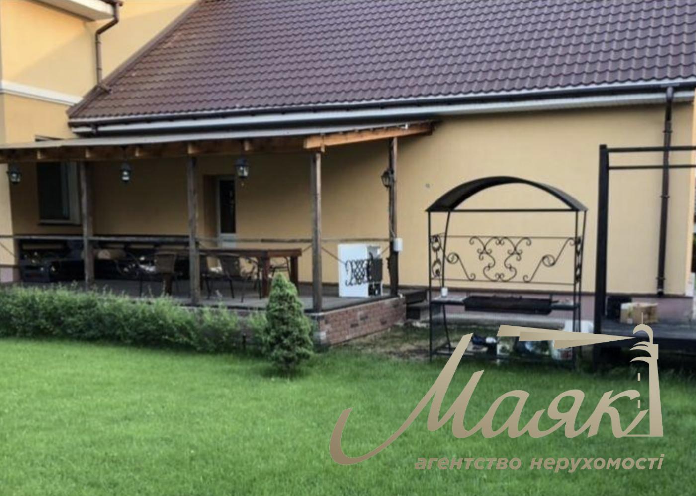 Rent a house 300m2 in the village of Kozin, ulitsa Nova,70