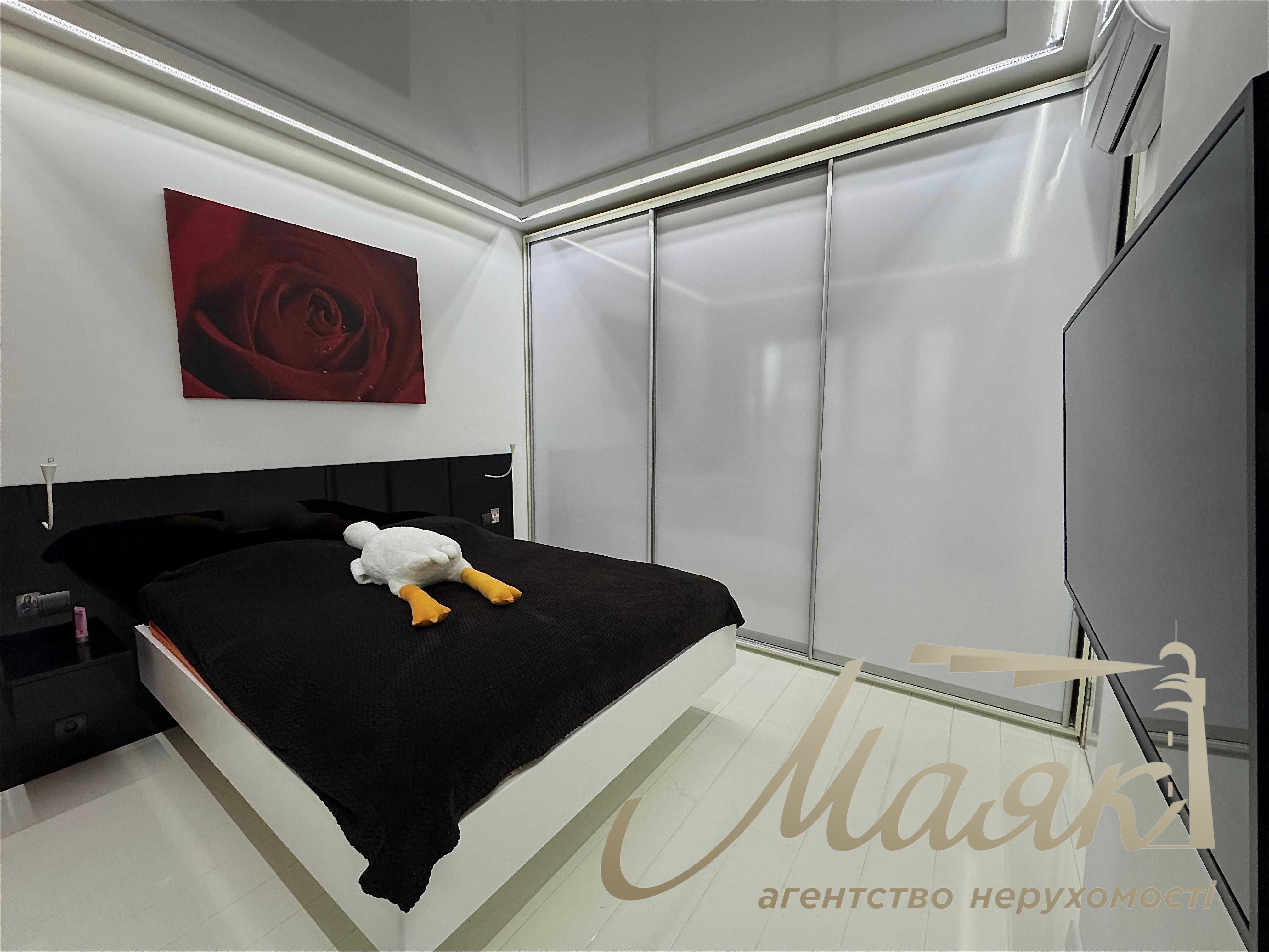 Продаж 2-кімнатної квартири, 60 м², ЖК «Рівер Стоун»