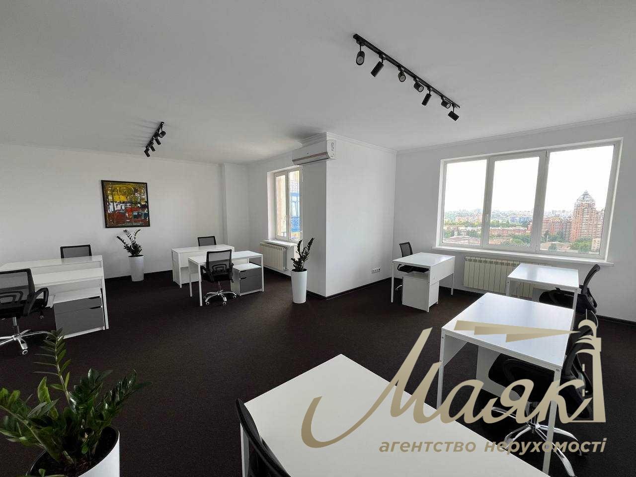 Office for rent 68m2 on Knyazei Ostrozhskikh 46/2