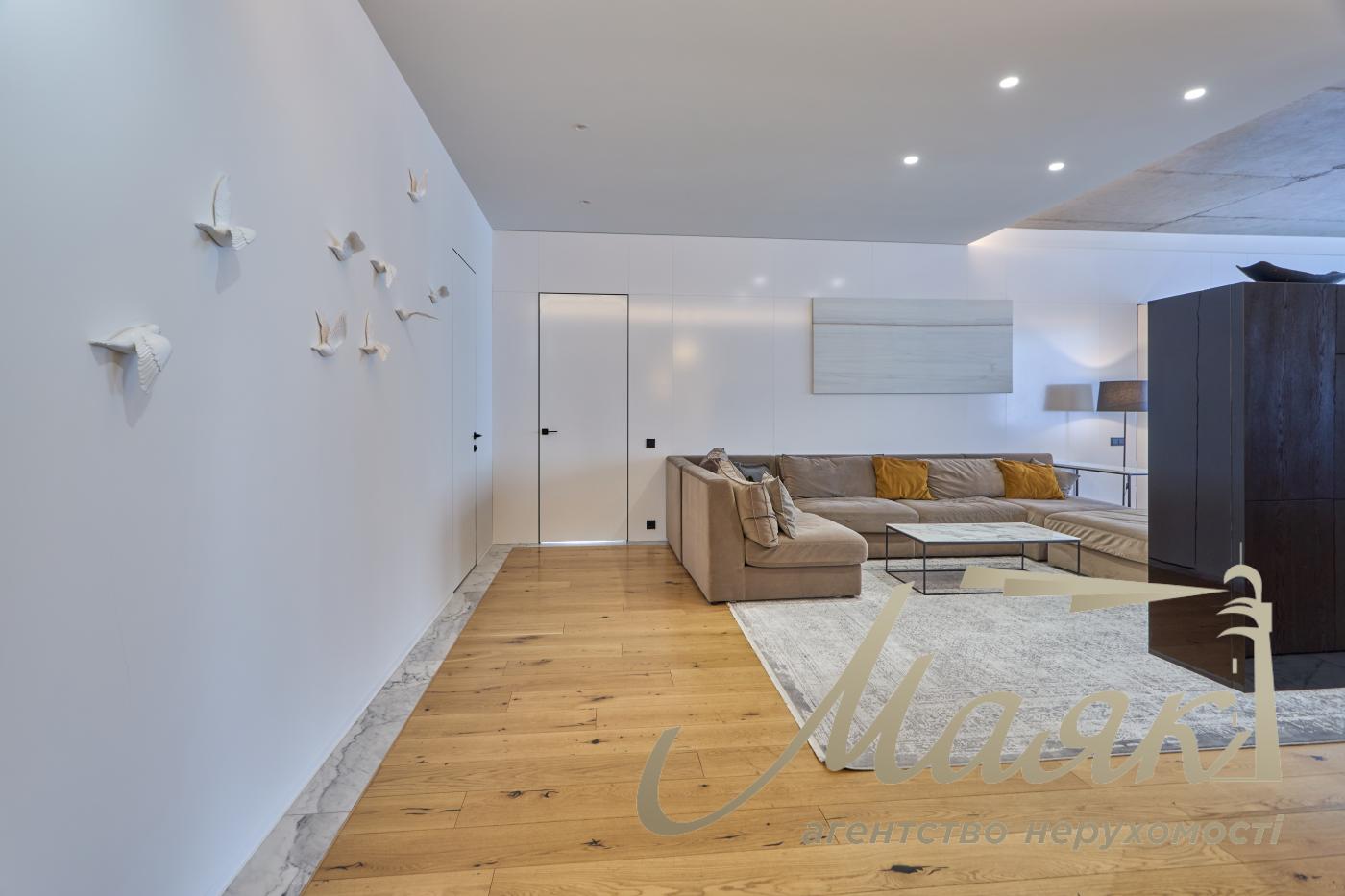 Rent 5-room apartment LCD Novopecherskie Lipki, Verkhoglyada street (Dragomirov)