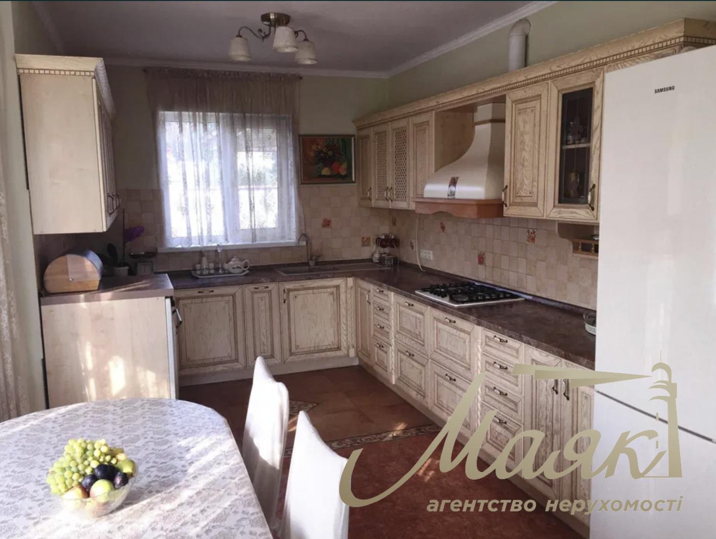 Продається солідний цегляний будинок/котедж площею 215 м² на ділянці площею 17,2 соток у селі Кременіще, Обухівський район, Київська область.