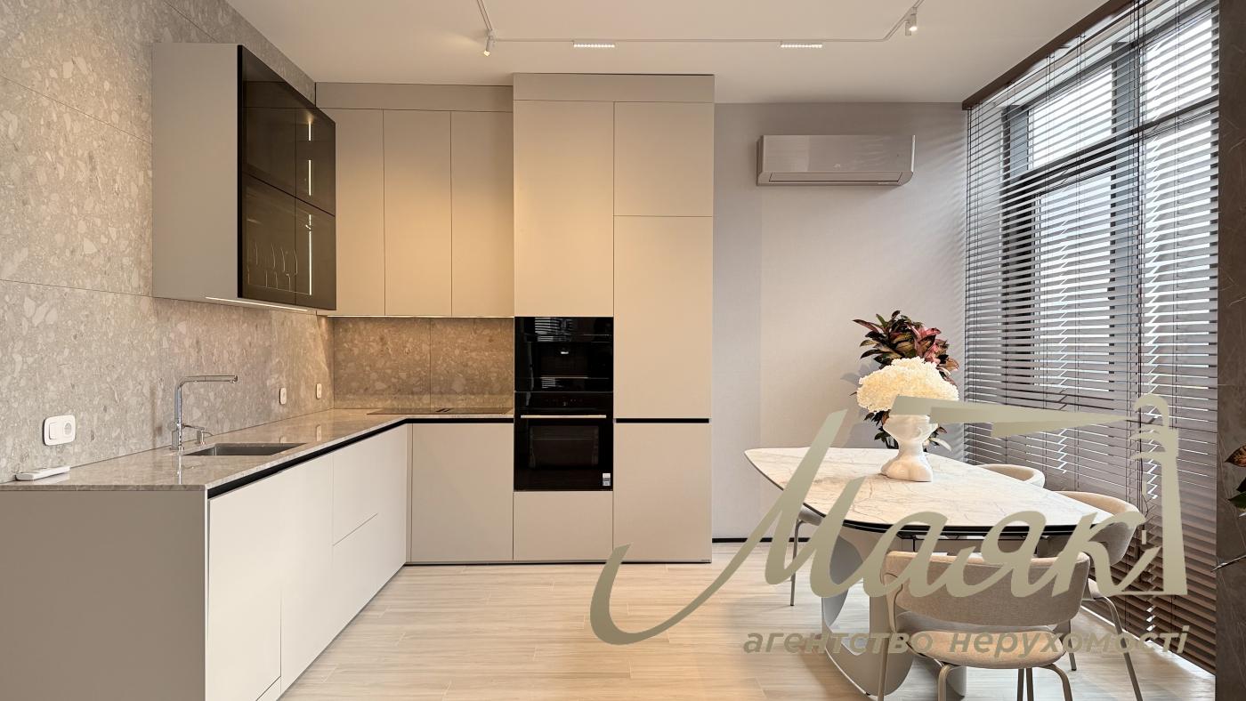 For sale 3-room apartment Residential Complex Novopecherskie Lipki, Dragomirova str.