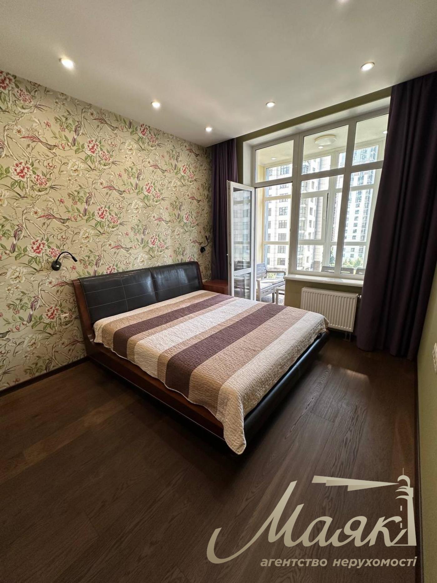 Rent a three-bedroom apartment in the Novopecherskie Lipki residential complex, Verkholyad