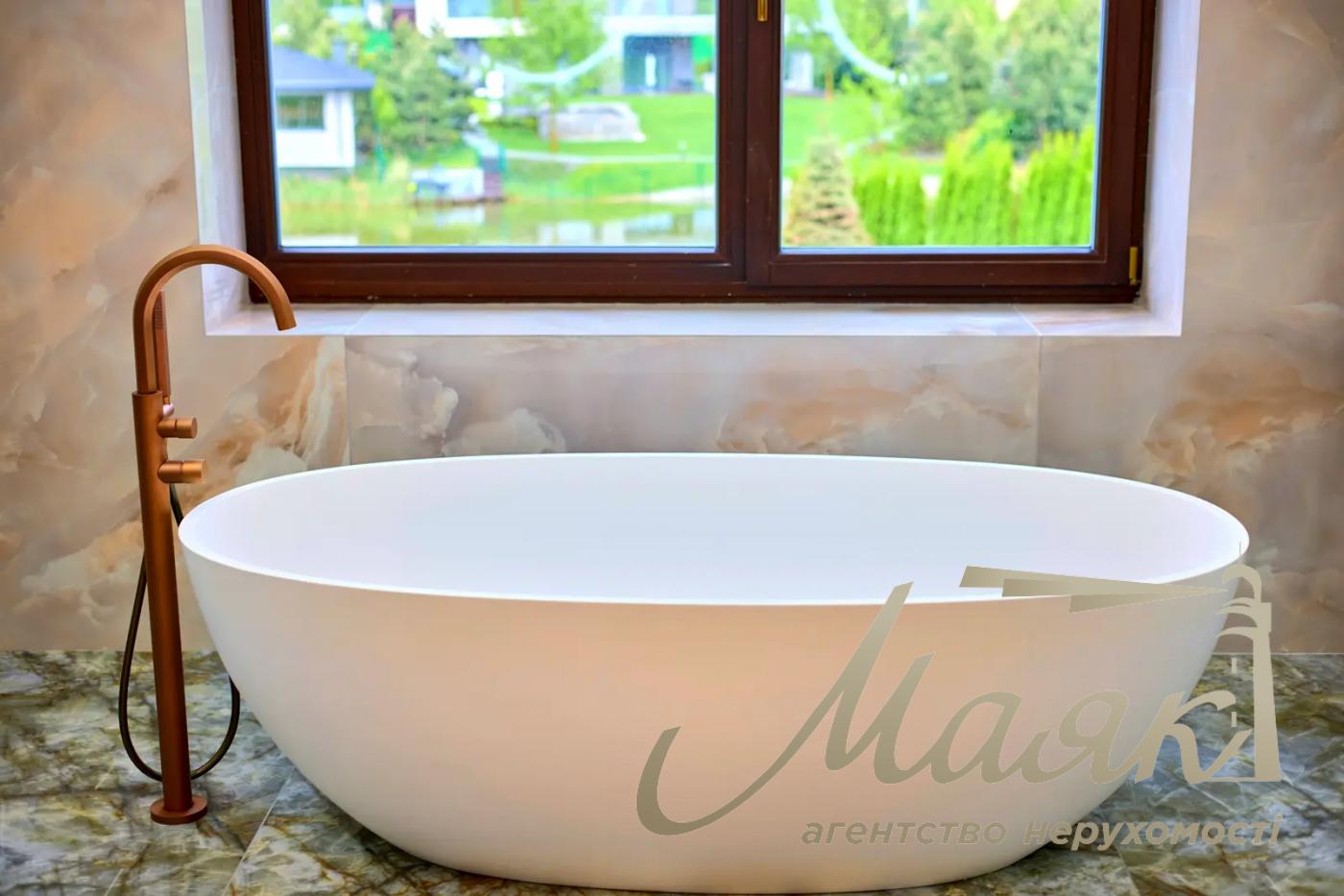 Rent a house 340 sq.m. with its own bank with. Romankov