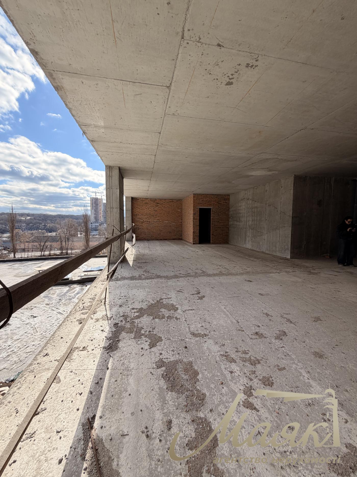 For sale 3-bedroom apartment (can be used as an office) LCD Novopecherskie Lipki, Verkhoglyada St. (Dagomirov)