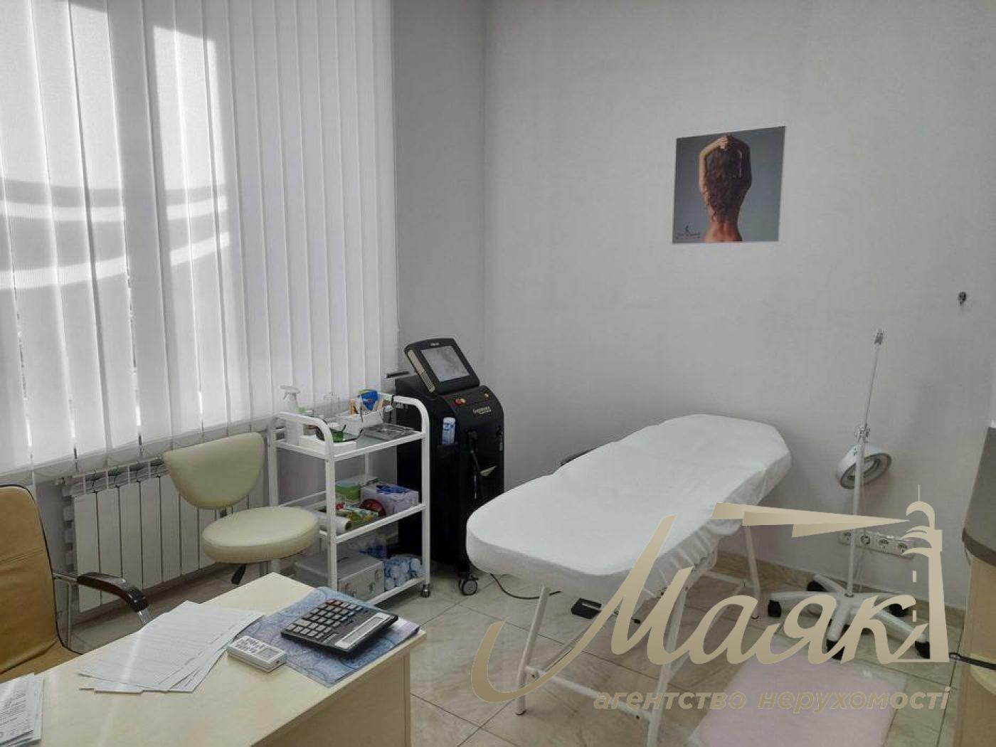 Оренда фасадного приміщення улю Фізкультури, Печерськ