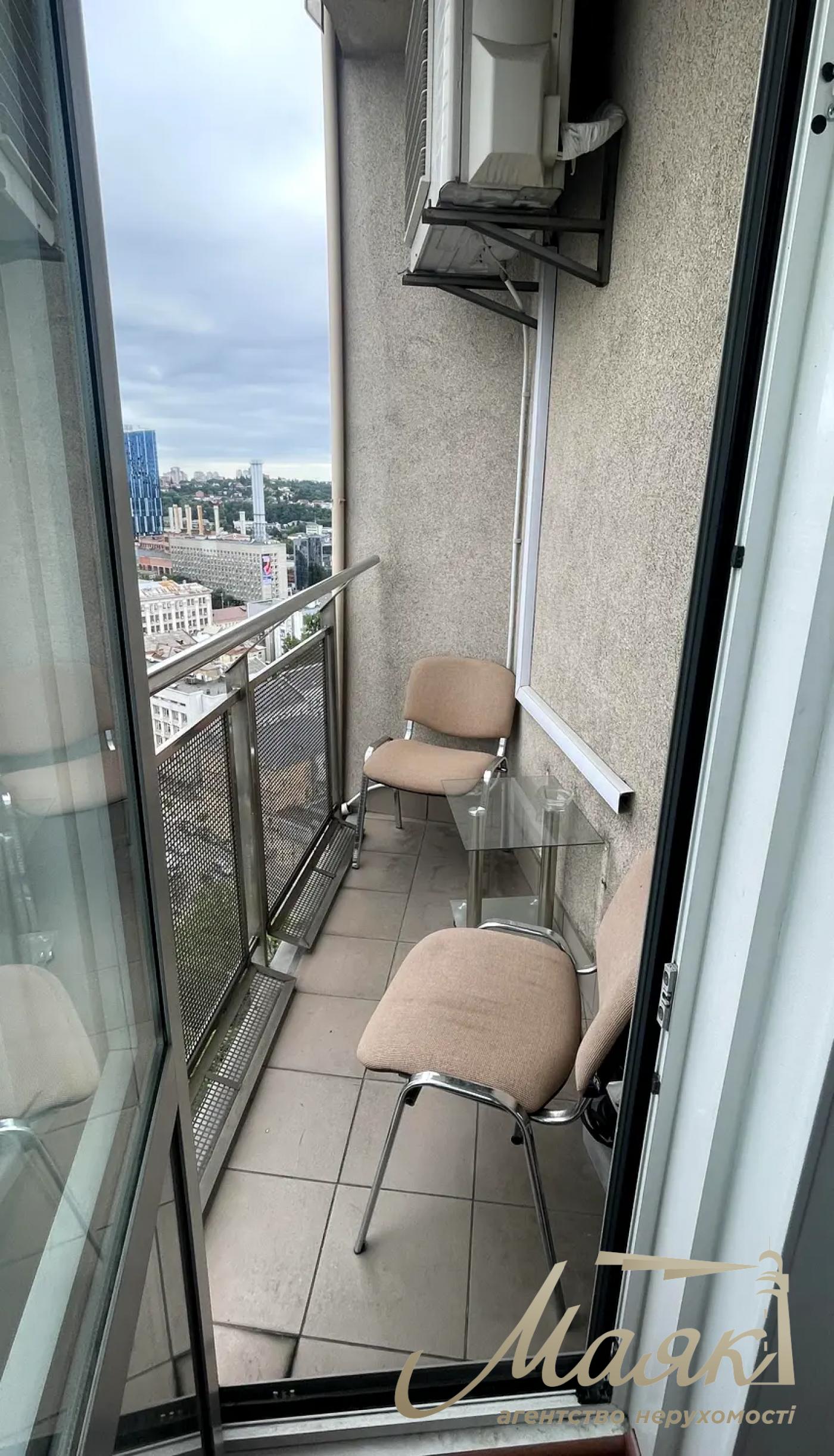 Оренда 1к квартири - студії 64 м² , бул. Тараса Шевченка, Центр