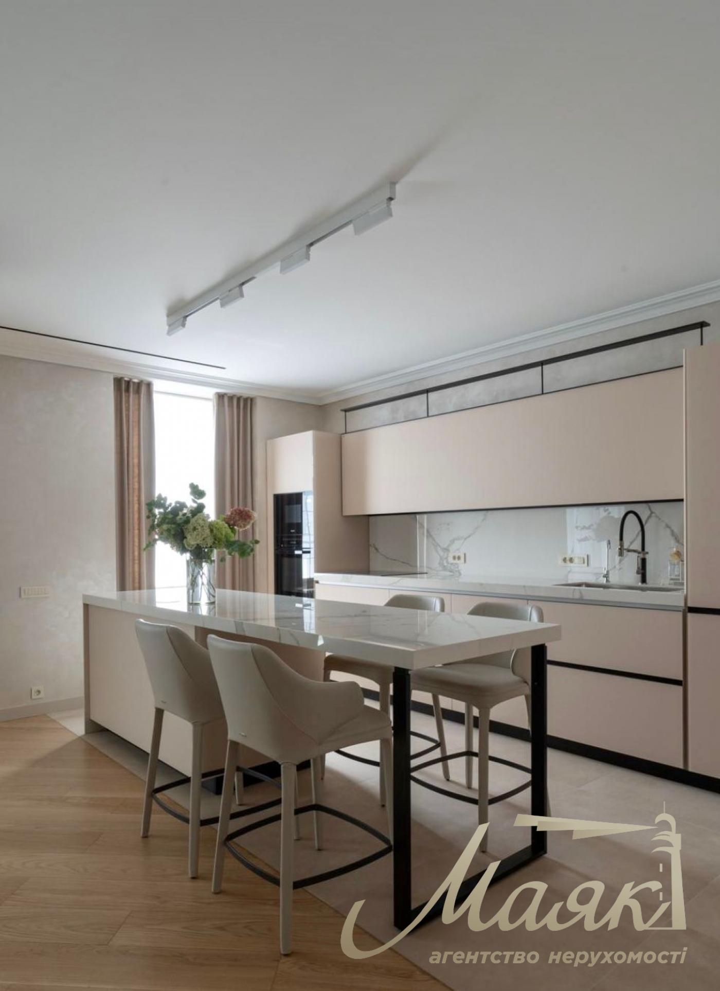 Продаж квартири в ЖК Да Вінчі, вул. Олеся Гончара 35, історичний центр Києва. Олеся Гончара 35, історичний центр Києва