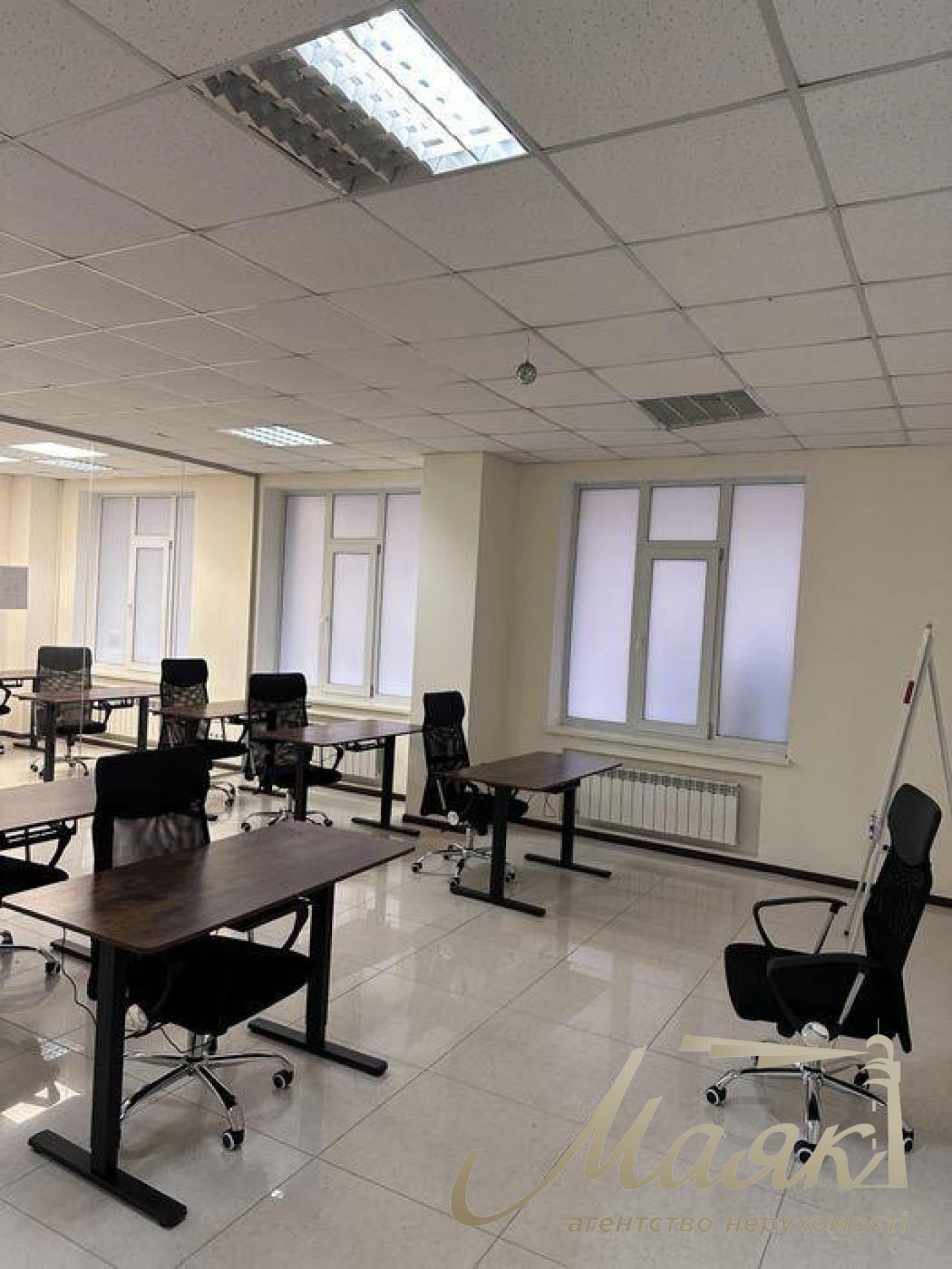 Rent commercial premises 85 sq.m.sq., Podol, Center