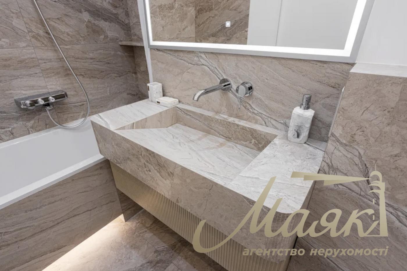 Оренда унікальної 2-кімнатної квартири (75 м²) у ЖК «52 Перлина/Печерськ Плаза» з терасою площею 17 м²
