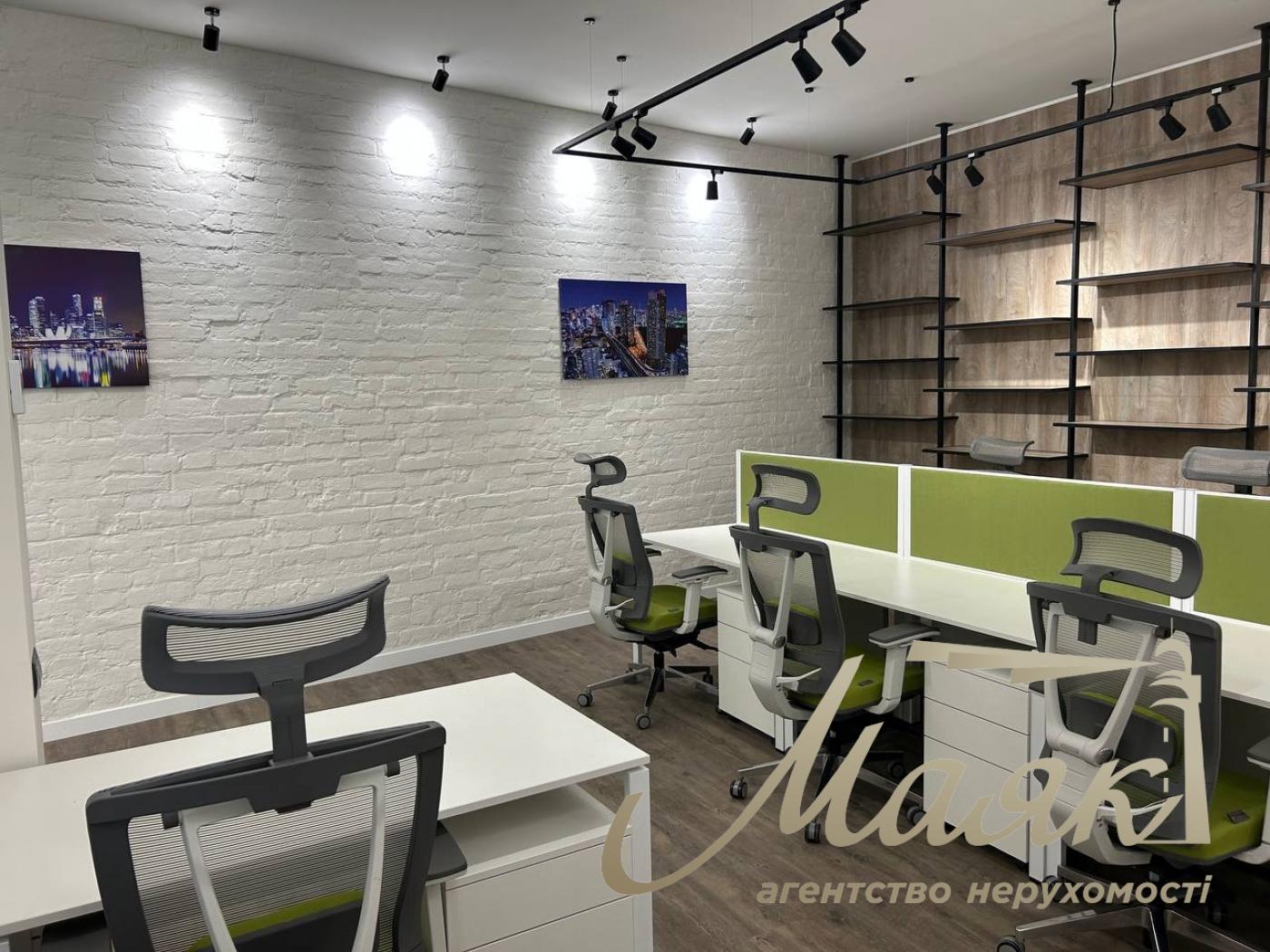 Rent designer office 73 m2 on Secheviye Streltsov, Center