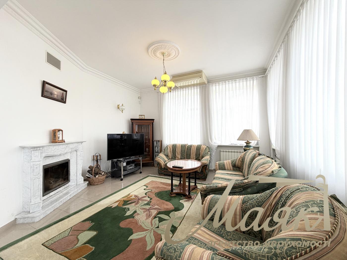 Rent 3-storey house 492,7m2, Lesniki