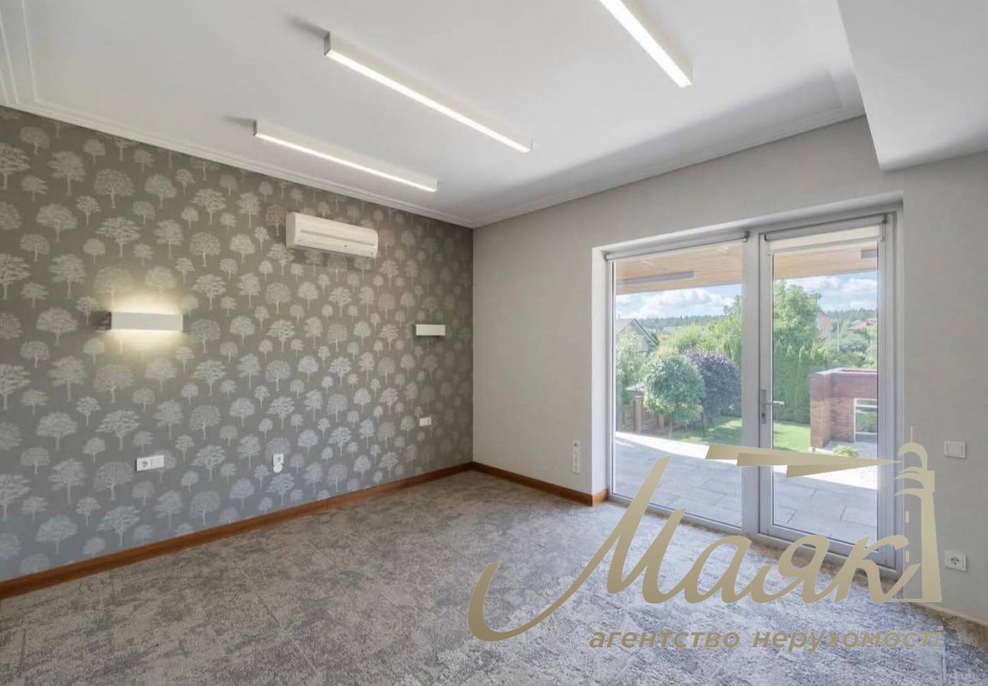 Продаж будинку площею 300 м² + гостьового будинку площею 110 м² з басейном у с. Старі Безрадичі, Вишгородський район, Київська область