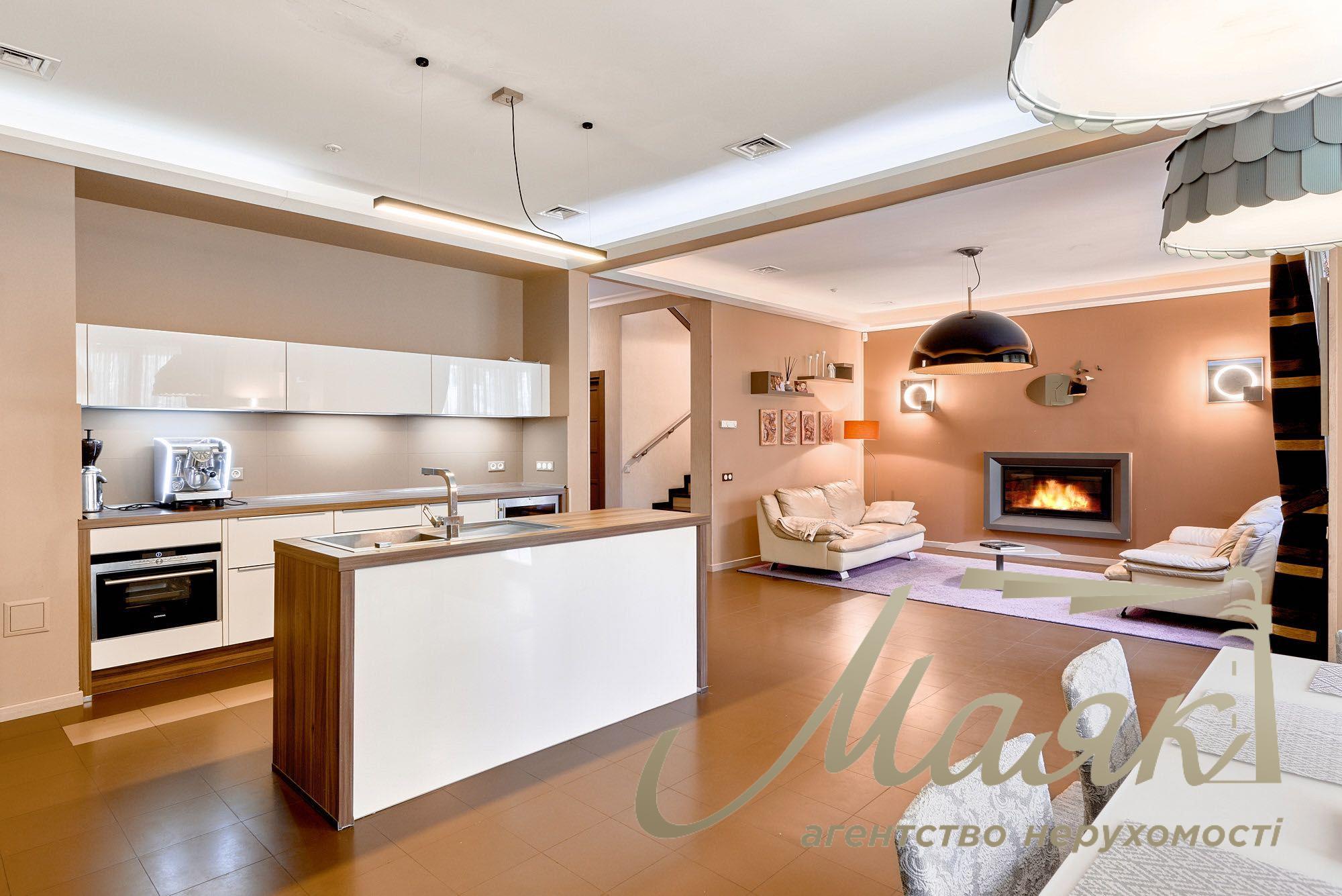 Продаж сучасного будинку площею 252 м² в елітному котеджному містечку Riviera Village, закрита територія