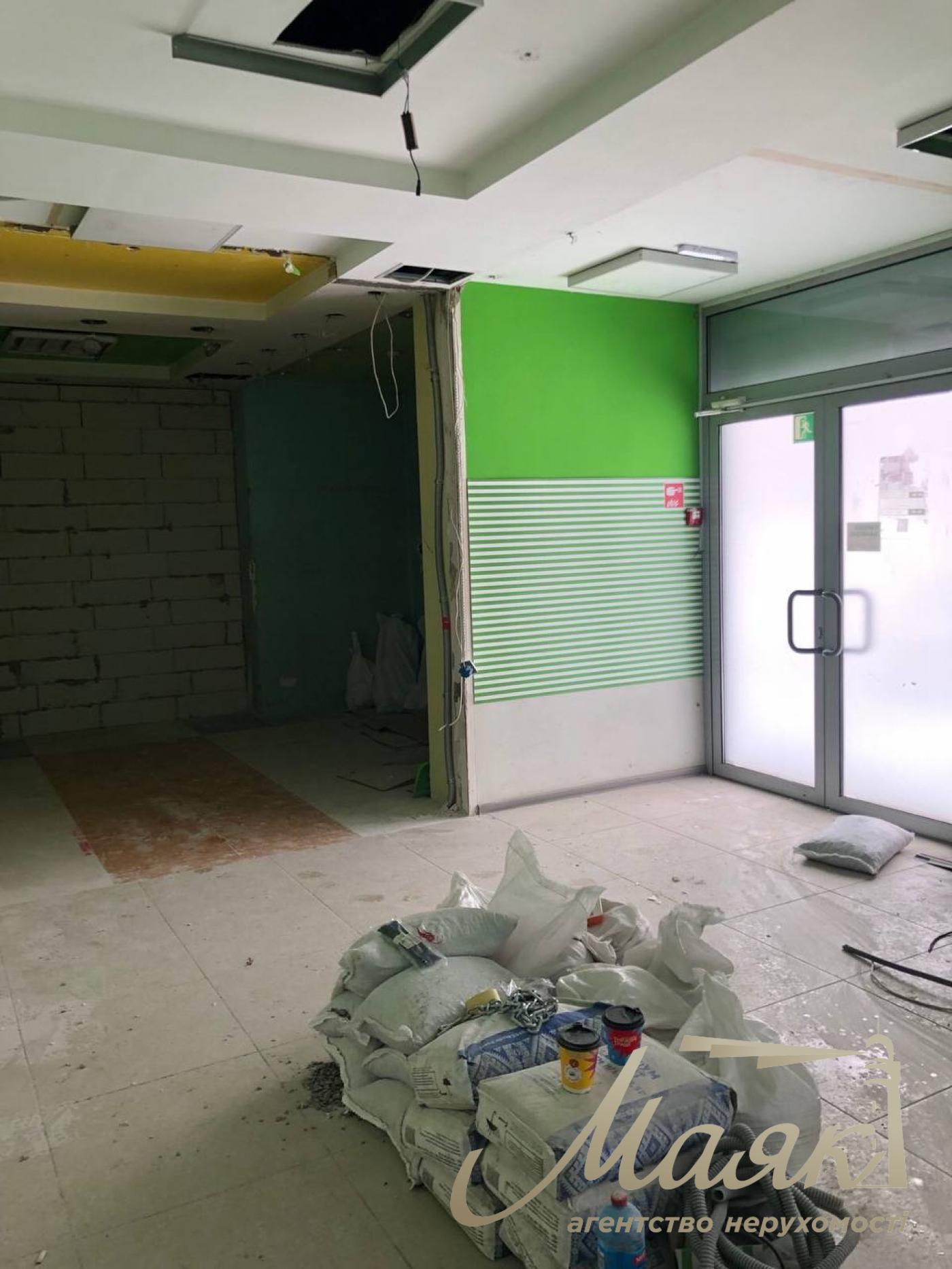 Оренда фасаду 33м2, Харківське шосе, 58