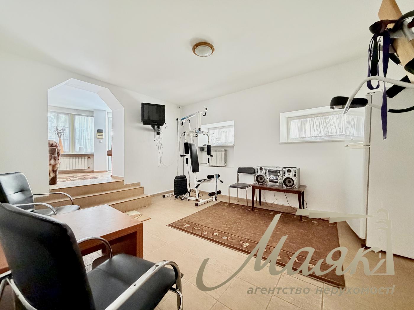 Rent 3-storey house 492,7m2, Lesniki