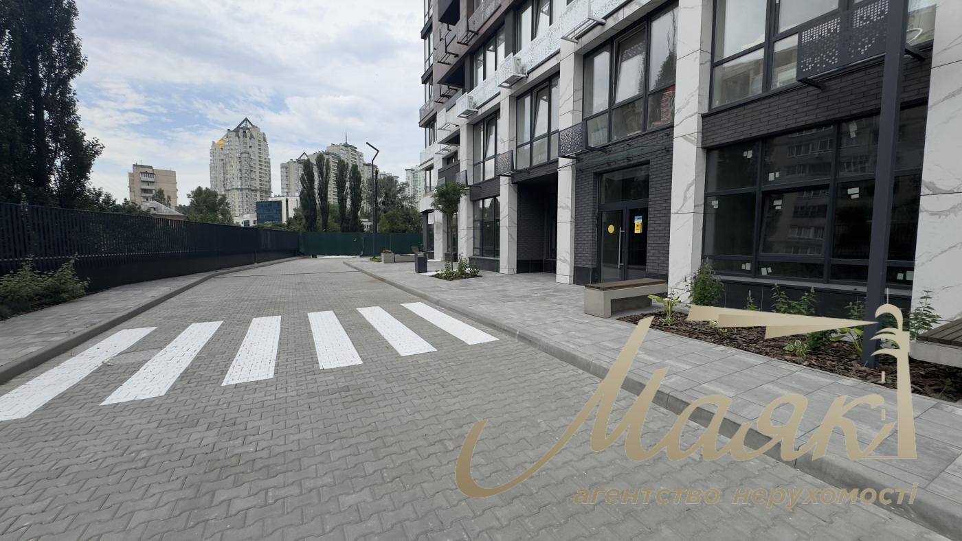 Оренда фасадного приміщення 98,6 м2 у ЖК City Hub, Вокзальна