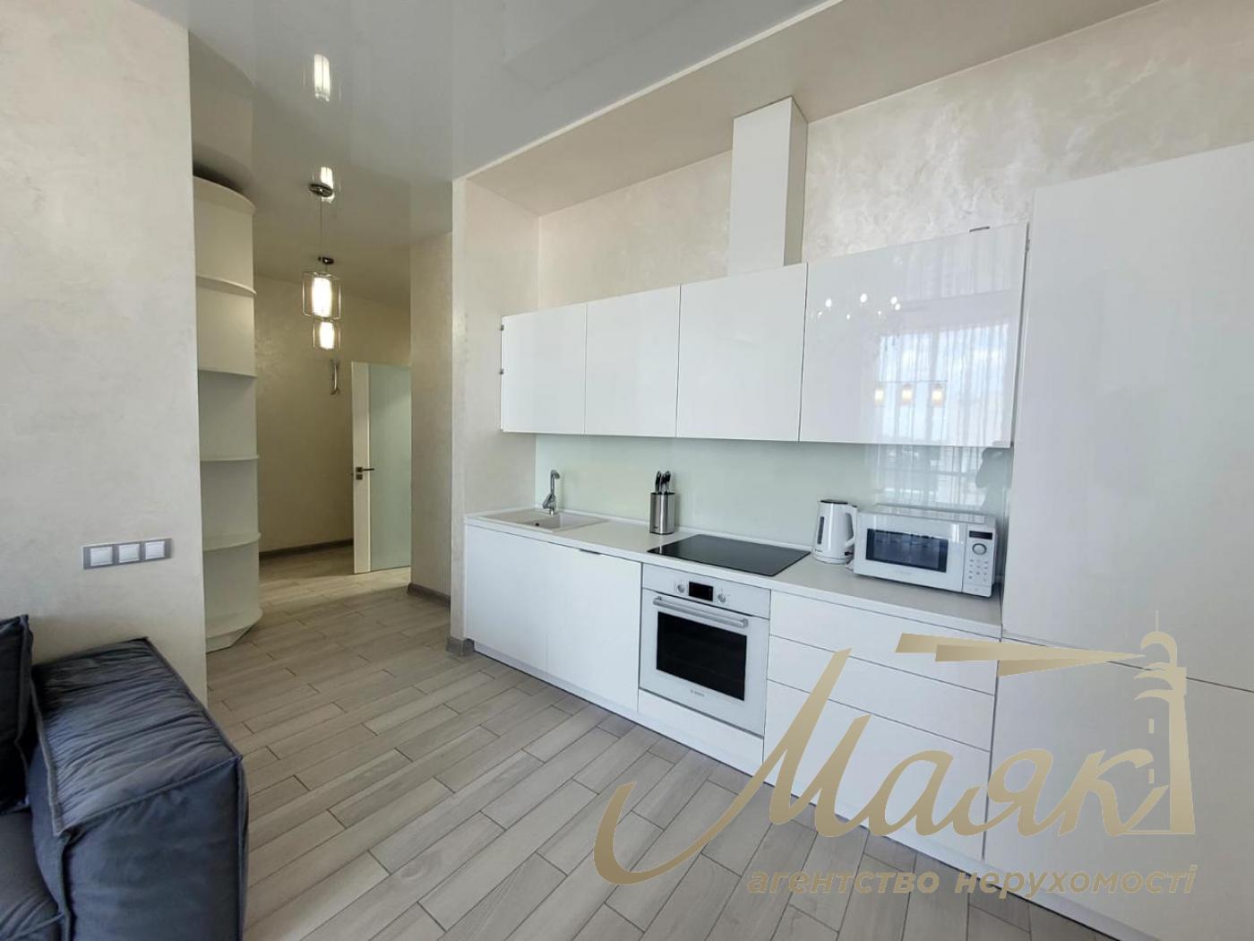 Rent of a 2-room apartment with a view, 55 m2, in Pechersk, Novopechersky Dvor residential complex.