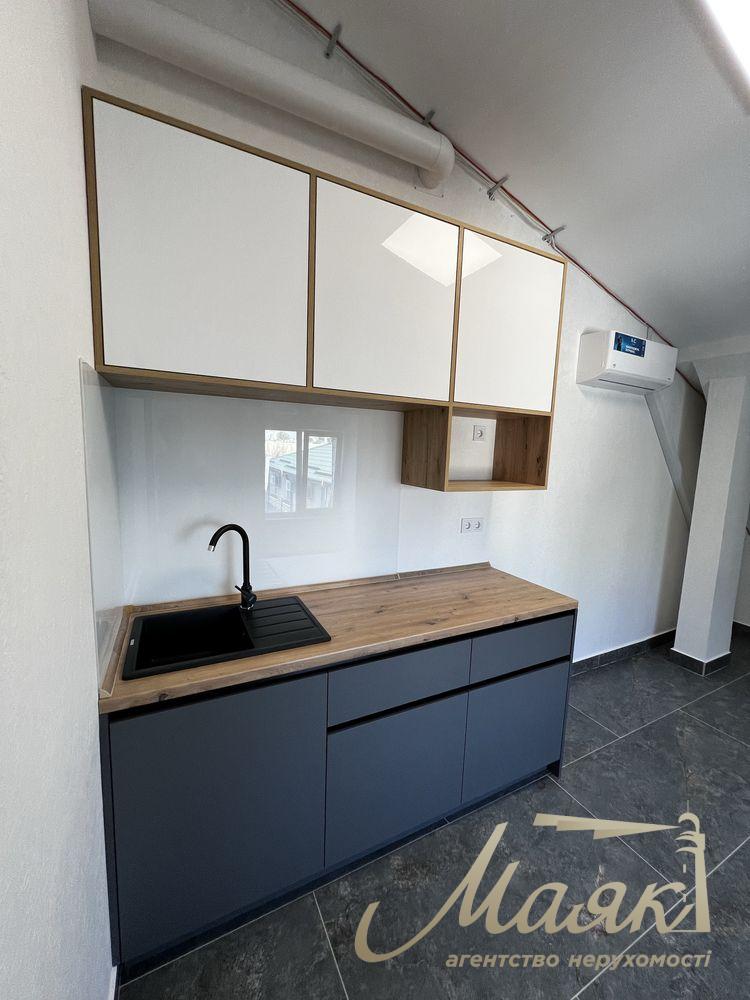 316 m² commercial space for rent in Podil; includes a GENERATOR