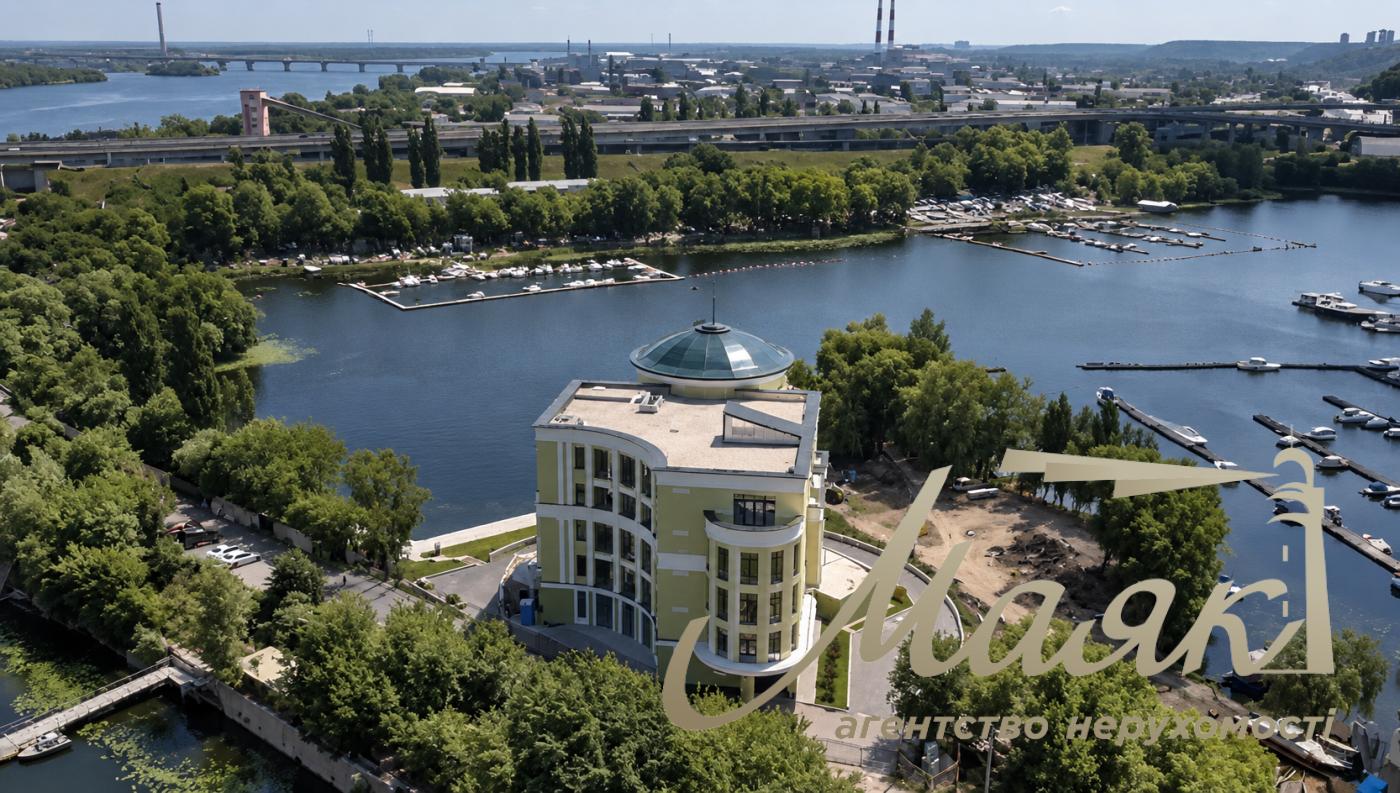 Продаж окремої комерційної будівлі площею 4 106 м² на Печерську, Набережно-Печерська дорога
