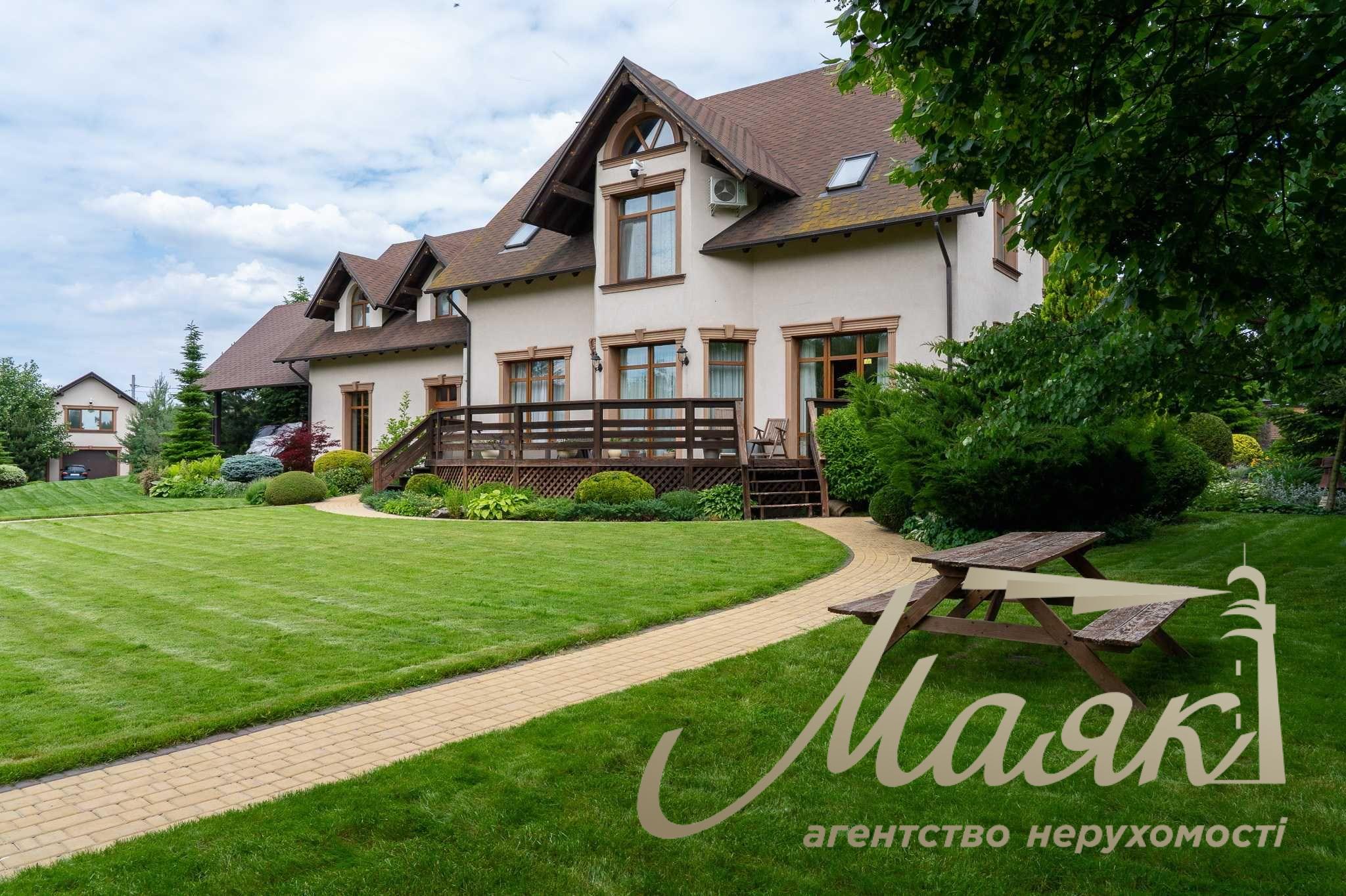 Продаж будинку/сімейної садиби площею 450 м² (2 будинки загальною площею 580 м²), земельна ділянка площею 30 соток, Чапраївка/Віта Литовська, м. Київ, Голосіївський район, 15 хвилин від станції метро «Видубичі»