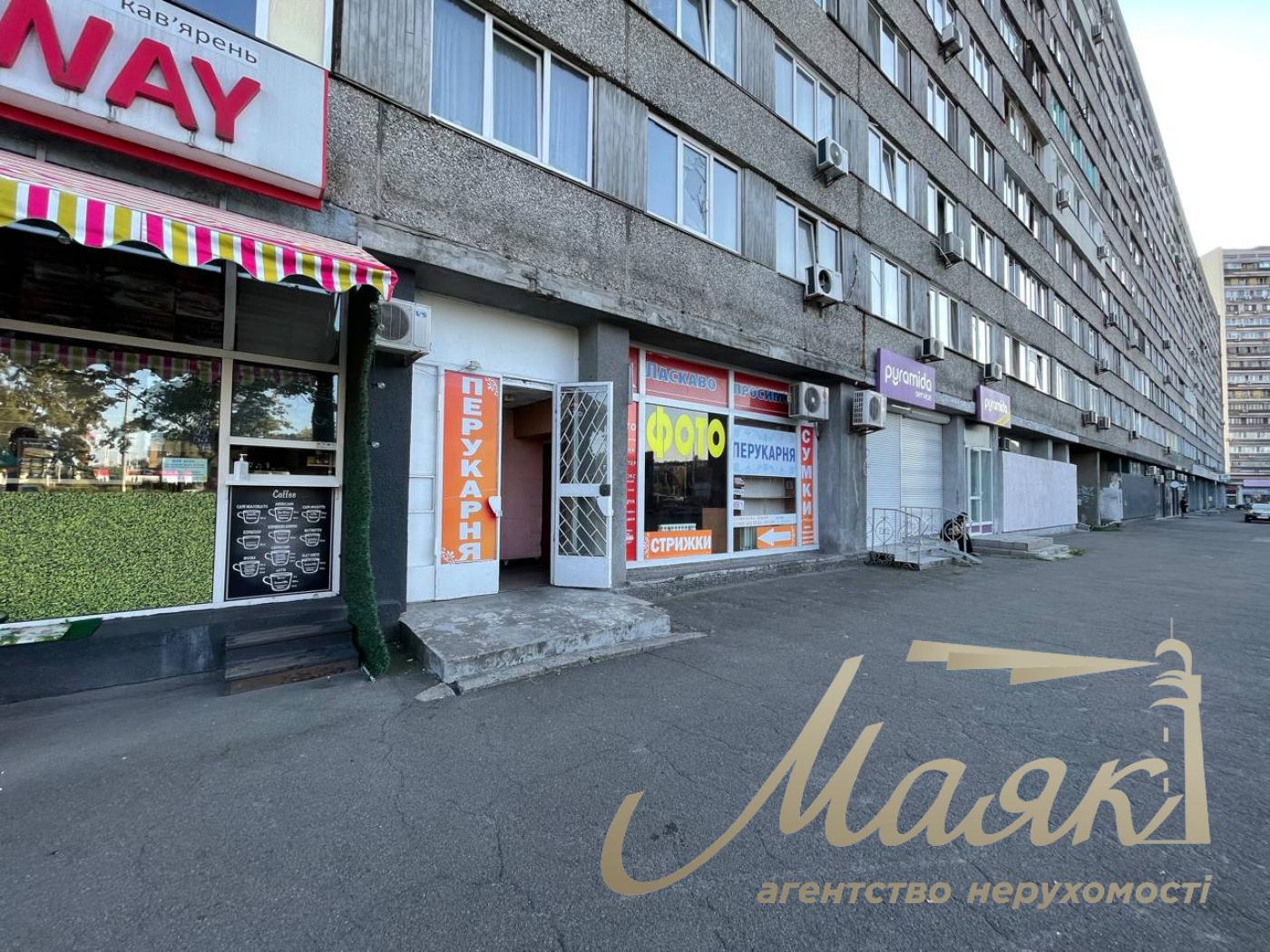 Продажа фасадного помещения свободного назначения 84м2, Дарницкая площадь 