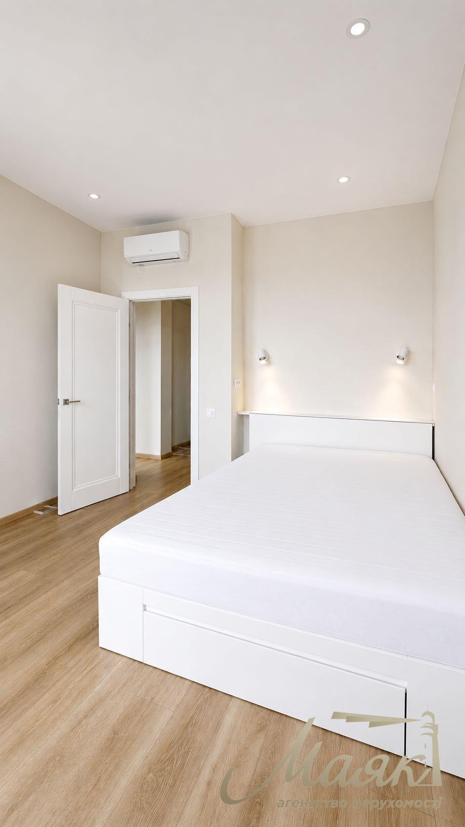 Аренда 1-комнатной квартиры (50м2) в ЖК "Illinsky House", Набережно-Крещатицкая 21