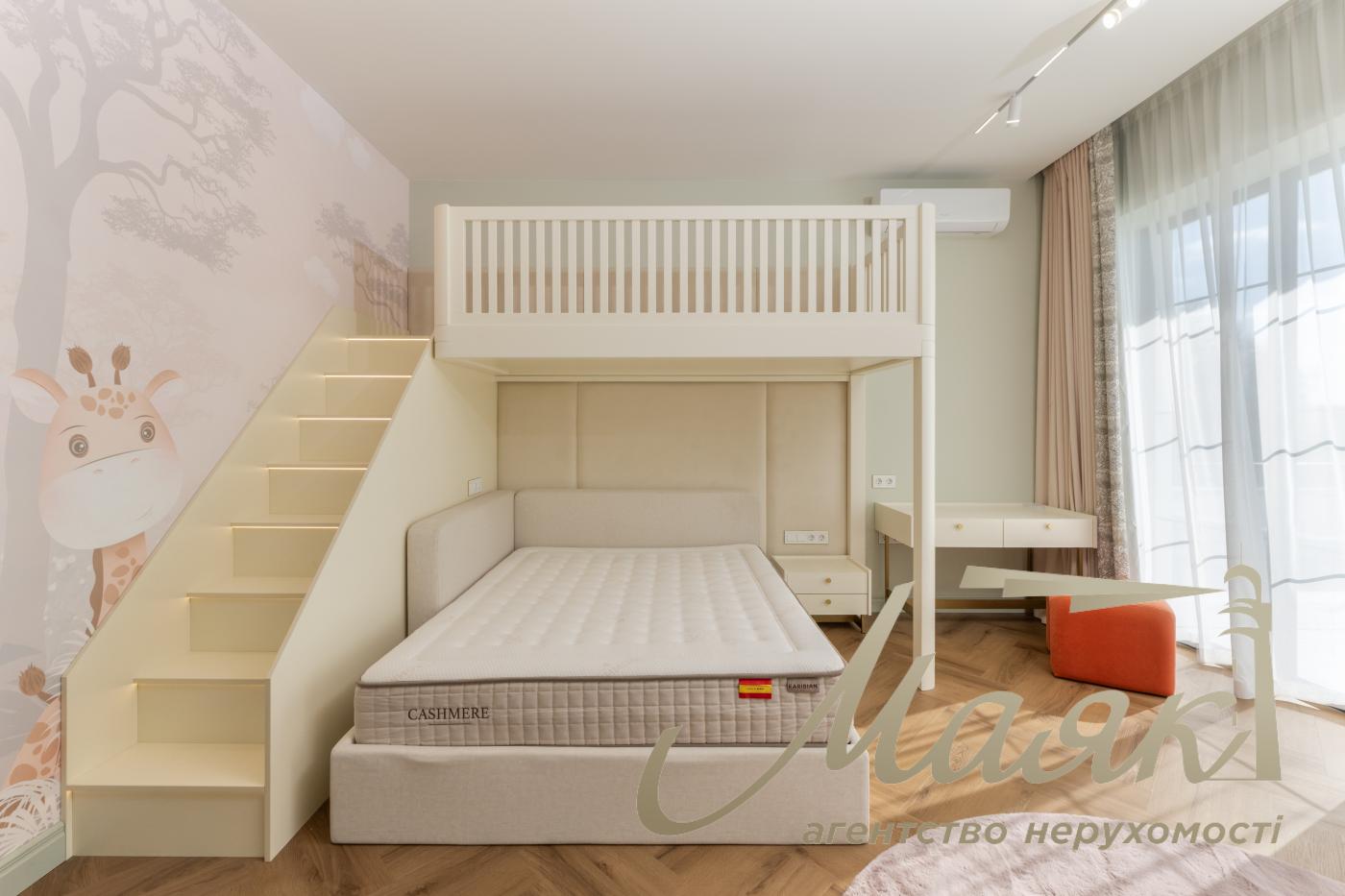 Продаж будинку площею 450 м² з басейном та гостьовим будинком у житловому комплексі «Хутір Ясний», Лесники