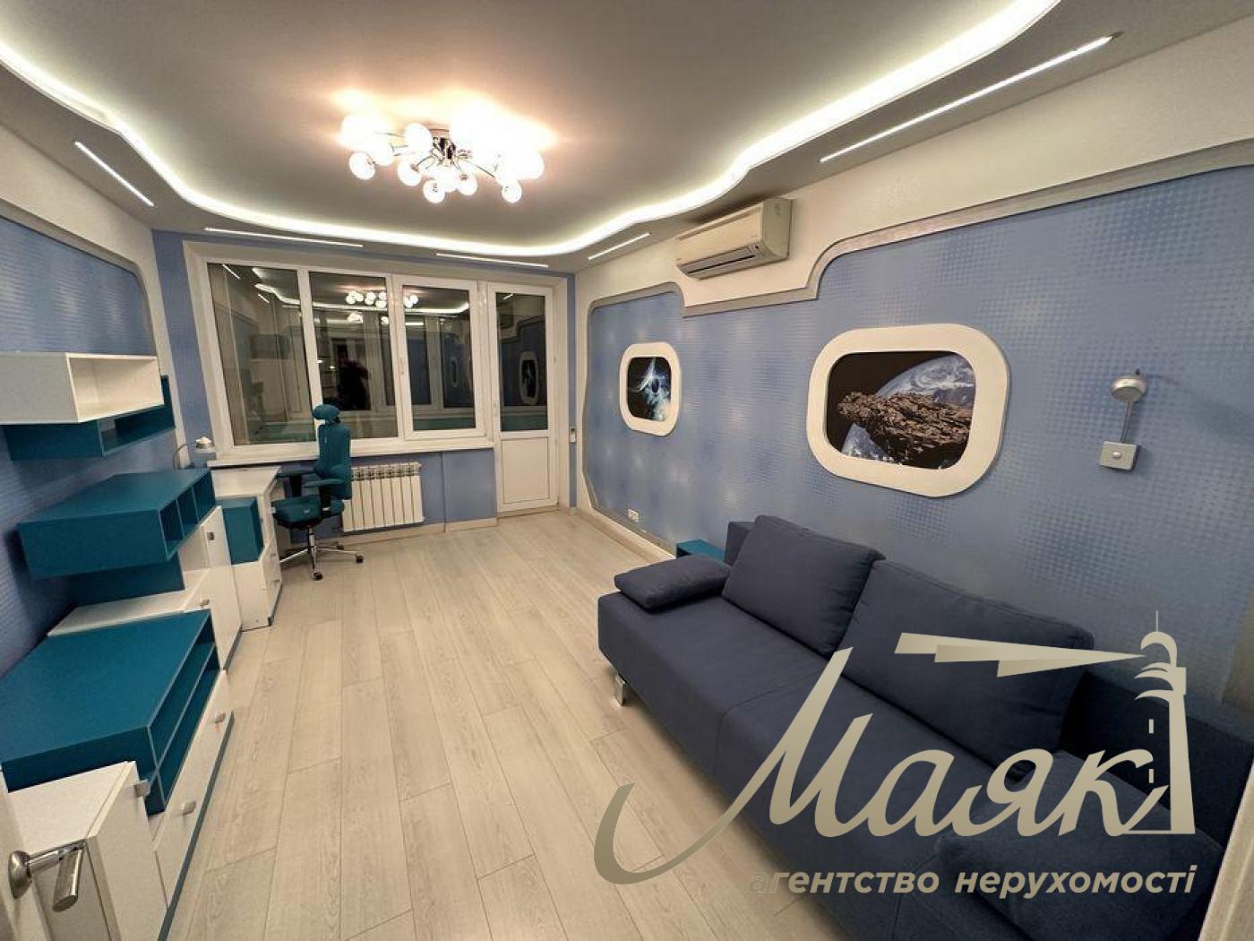 Оренда 4-кімнатної квартири, 77м2, стм. Університет, Центр, Київ