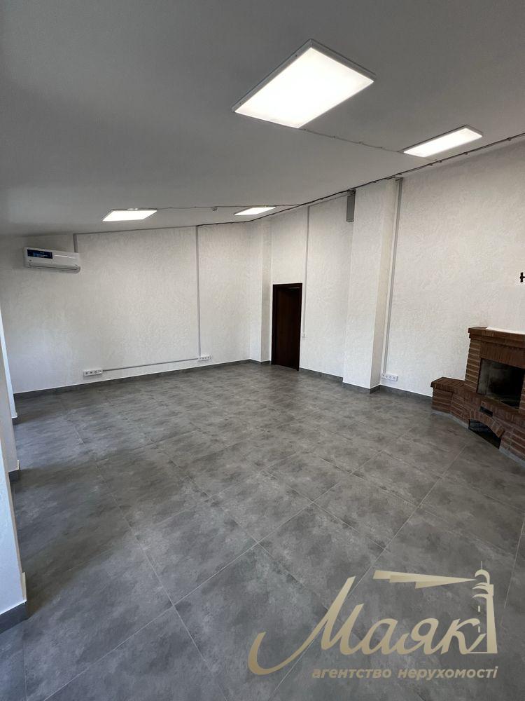 316 m² commercial space for rent in Podil; includes a GENERATOR