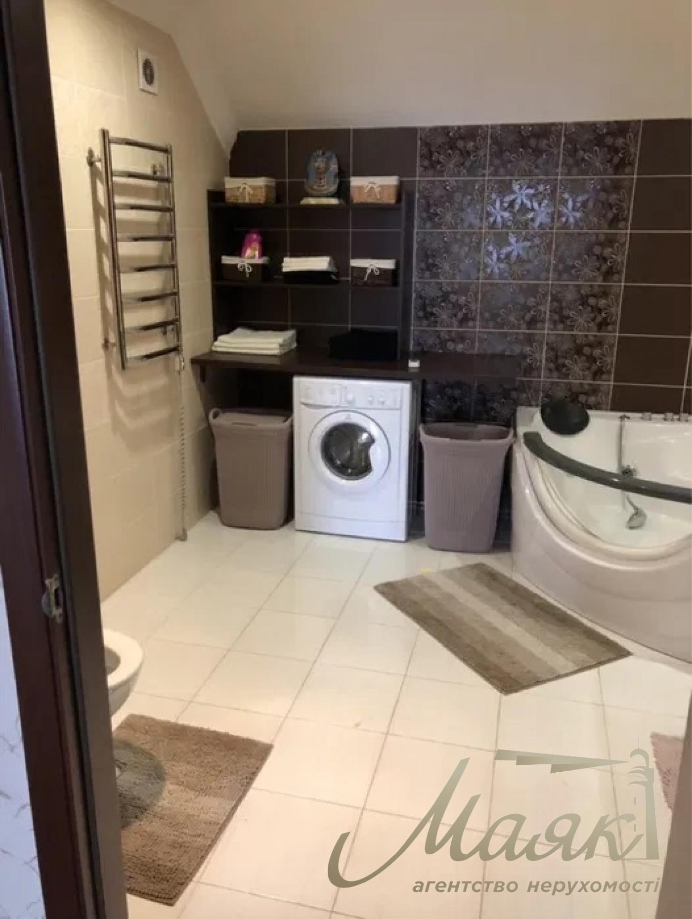 Rent a house 300m2 in the village of Kozin, ulitsa Nova,70