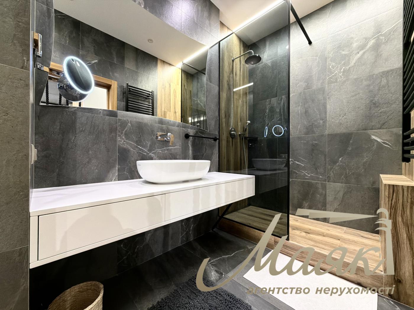 Rent 3-room apartment in LCD Novopecherskie Lipki str. Andriy Verkhoglyada (Mykhaila Dragomirov), 11-V