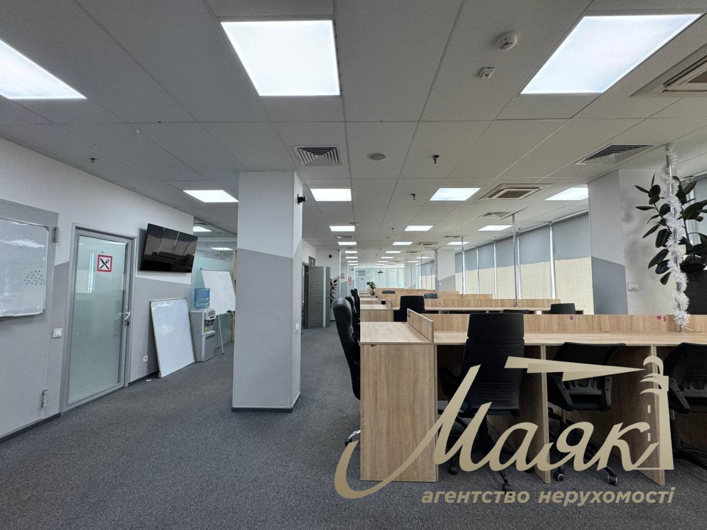 Office space for rent: 972 m² in the business center at 15 Leipzigskaya St., Pechersky District.