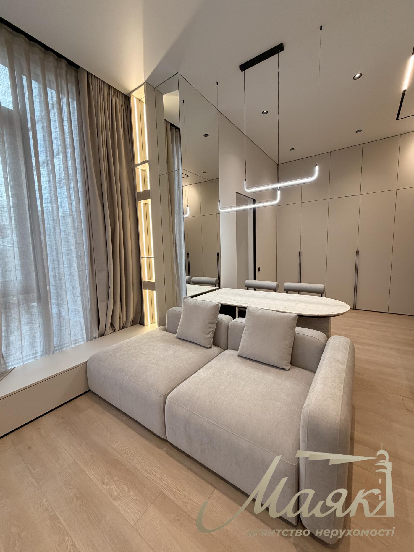 For sale 2-bedroom apartment in LCD A136 Antonovicha str.