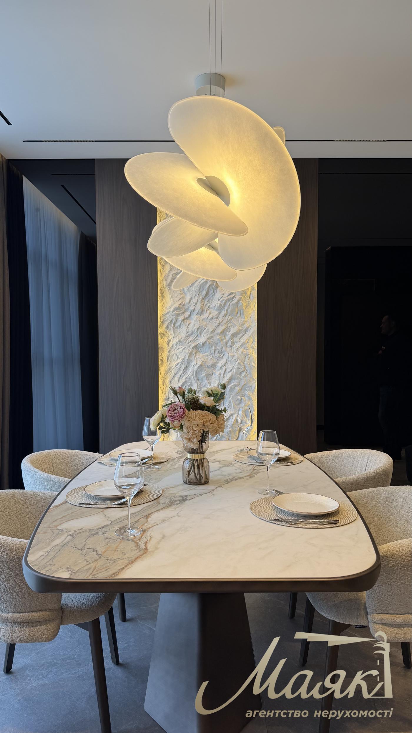 Продаж квартири 118м2 в ЖК Новопечерськие липки, ул.  Андрея Верхогляда 15Б. (Михайла Драгомирова) 