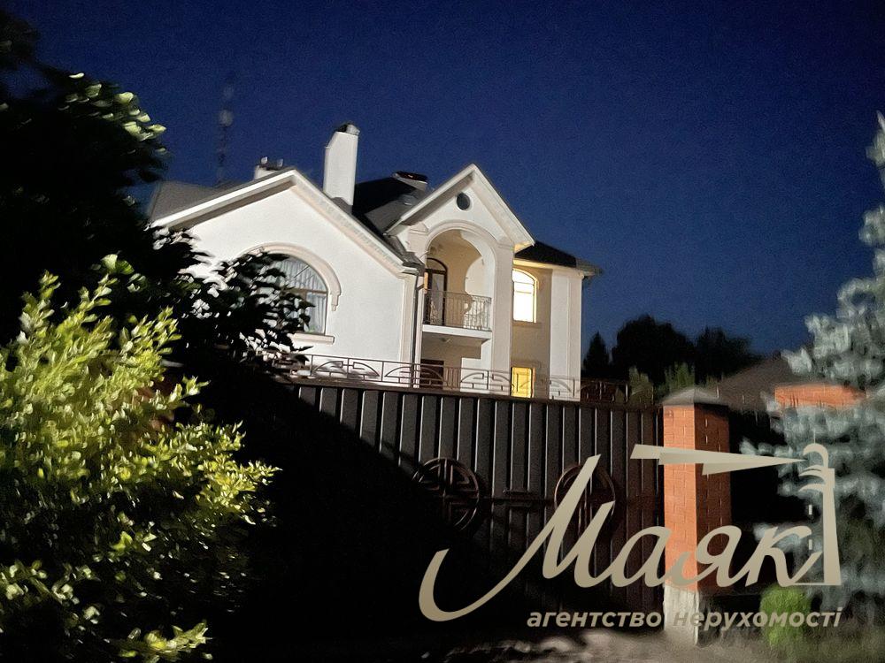 Продаж будинку 500м2 з басейном 15 соток землі в с. Віта-поштова.