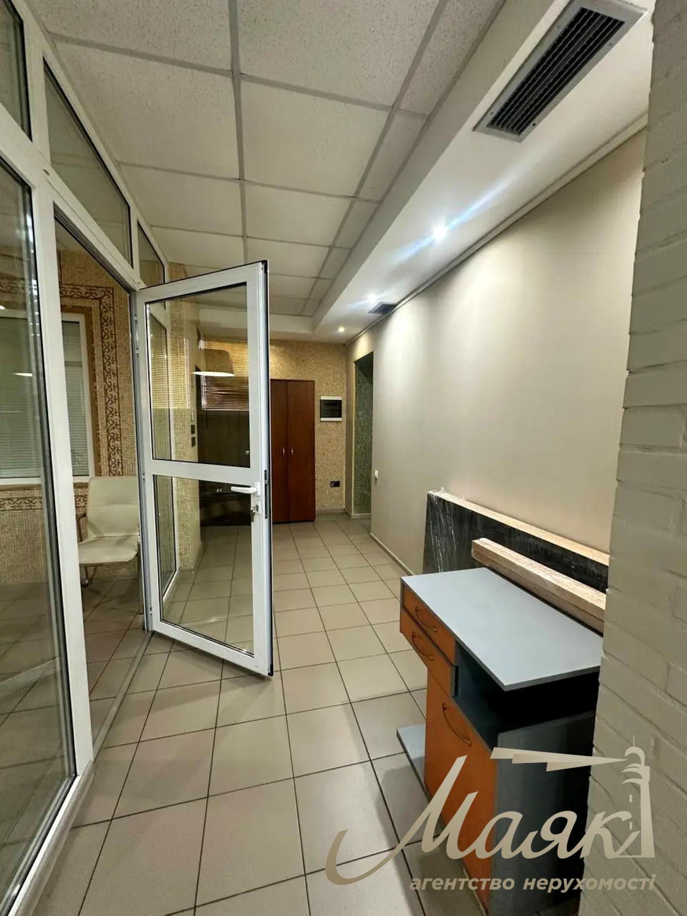 Office for rent 230m2 Aleksa Tikhogo str. 89-A, Shulyavskaya.