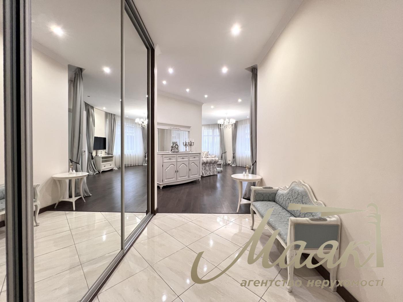 Аренда 3-х комнатной квартиры на Печерске в ЖК по ул. Евгения Коновальца 36В