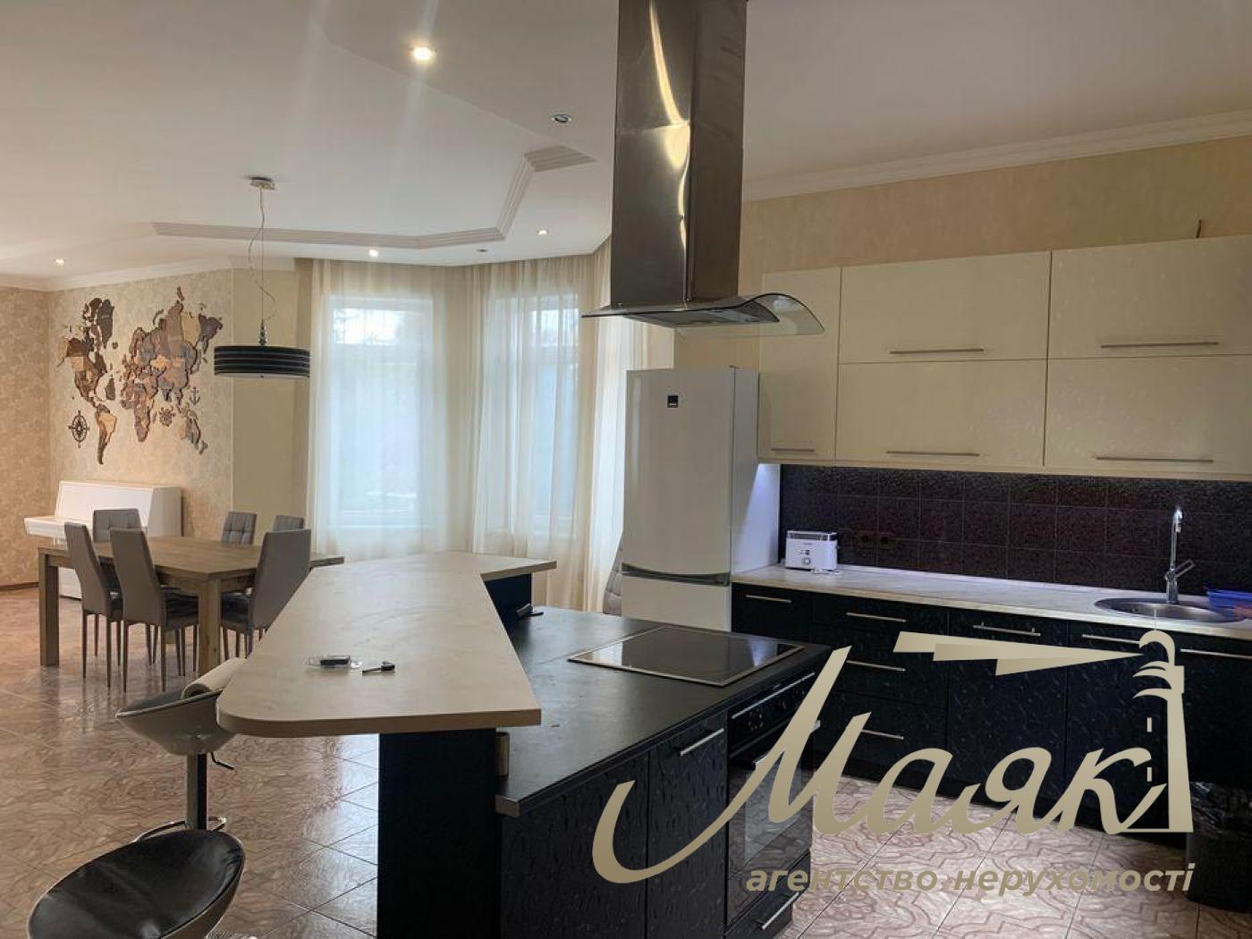 Rent a house 300m2 in the village of Kozin, ulitsa Nova,70