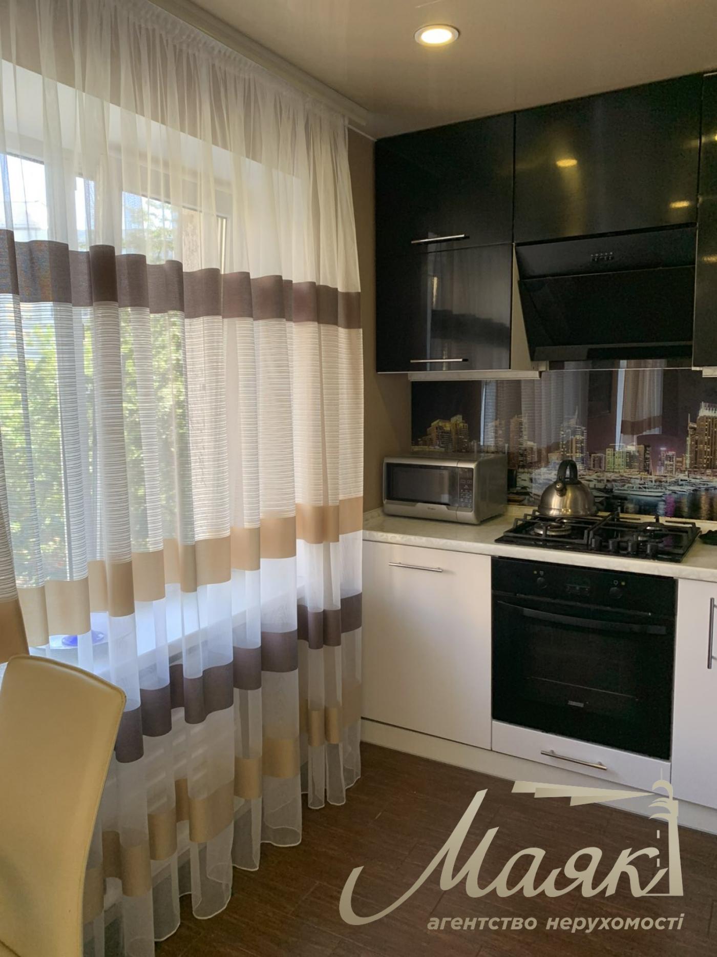 Продаж 3 кімнатної квартири Хортицький мк-рн