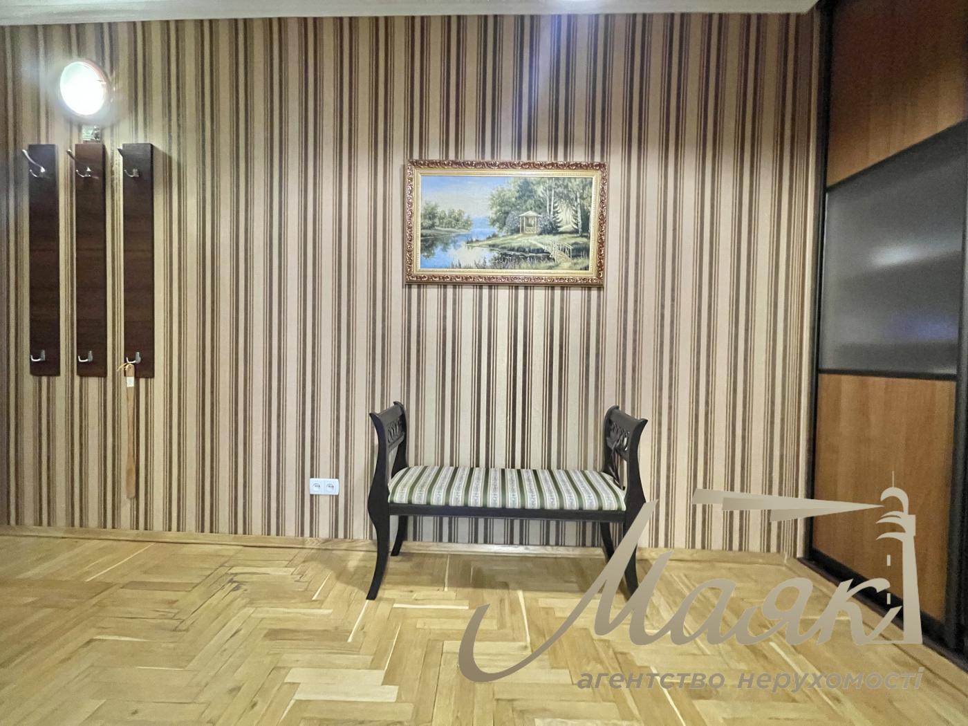 Продаж 2 кімн. квартири в «обкомівському» будинку